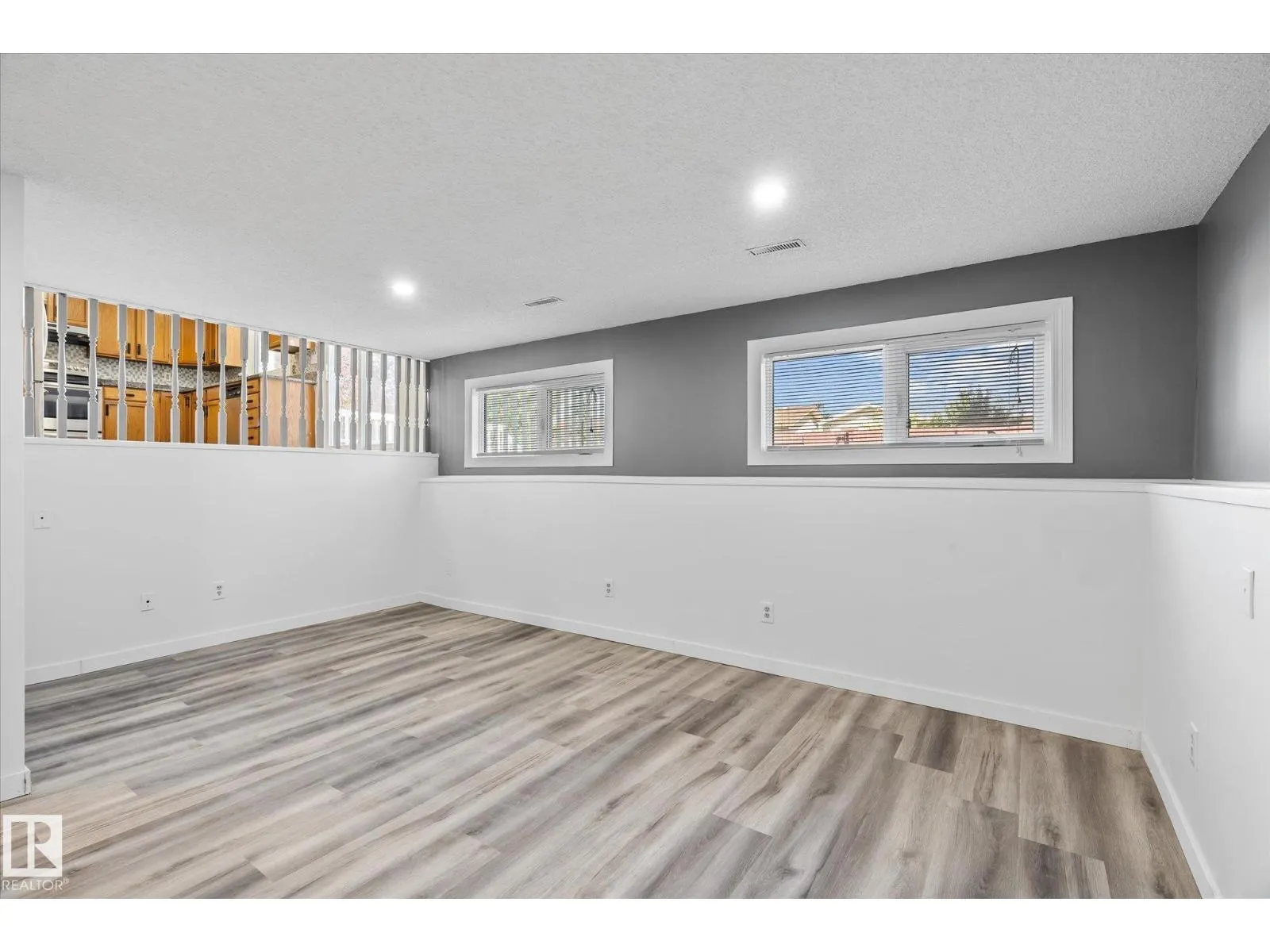 4528 29 AV NW