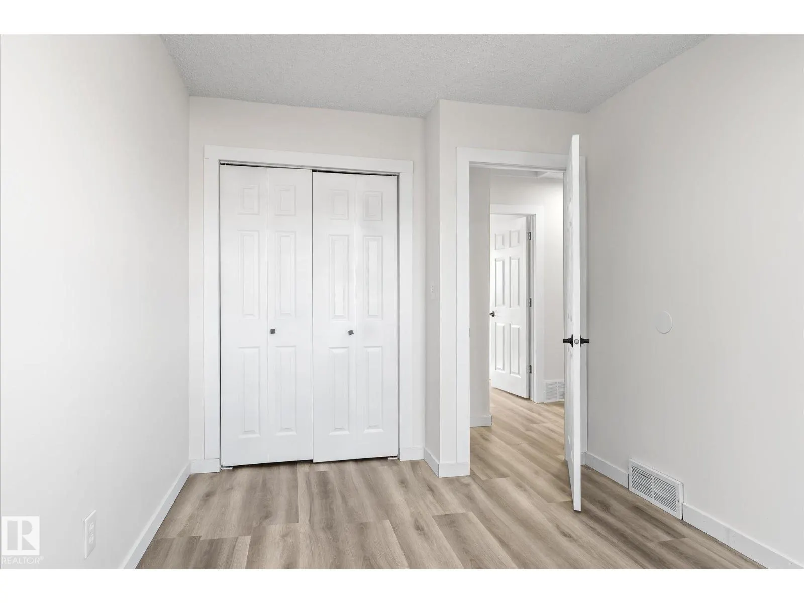 4528 29 AV NW