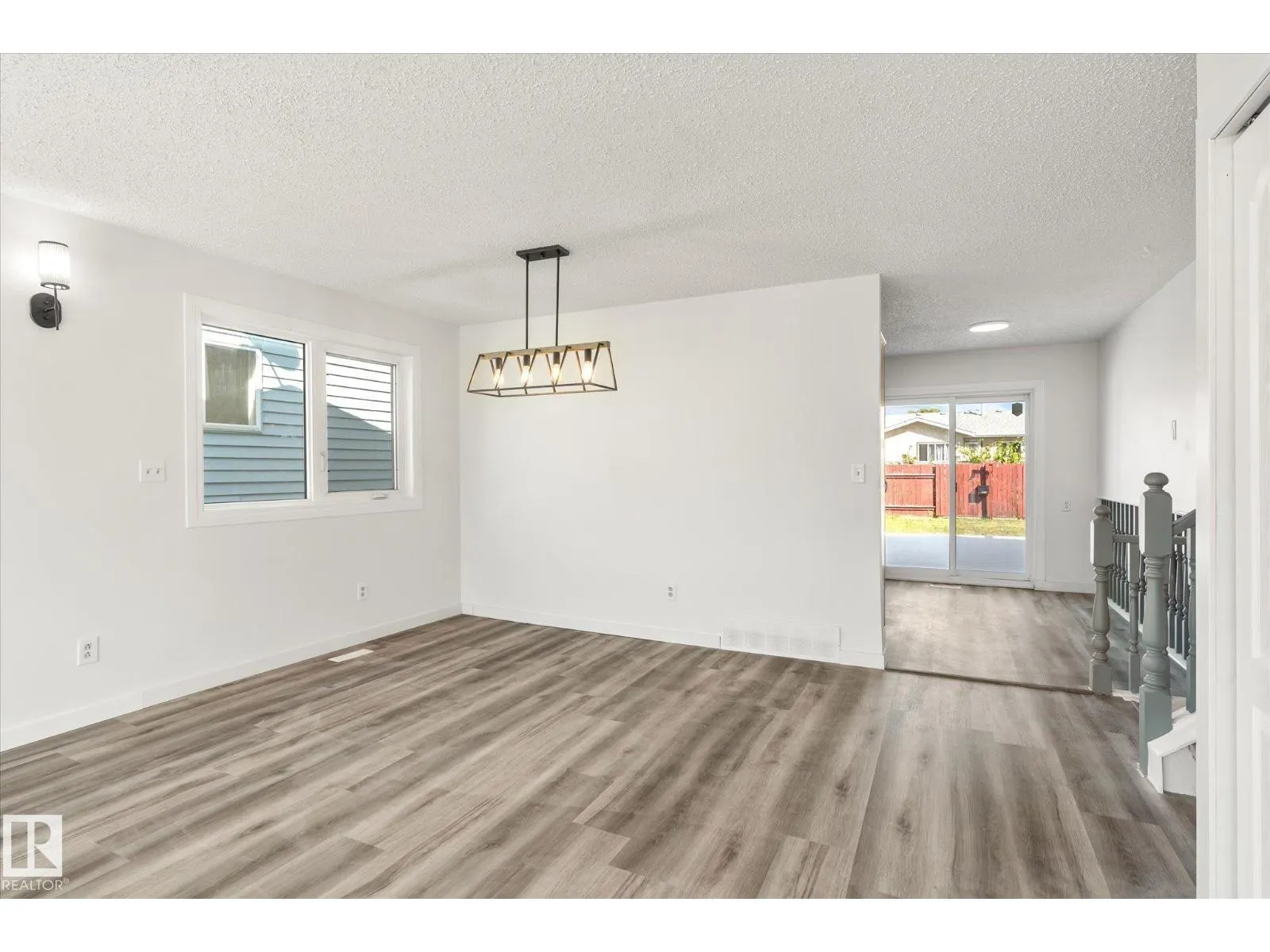 4528 29 AV NW