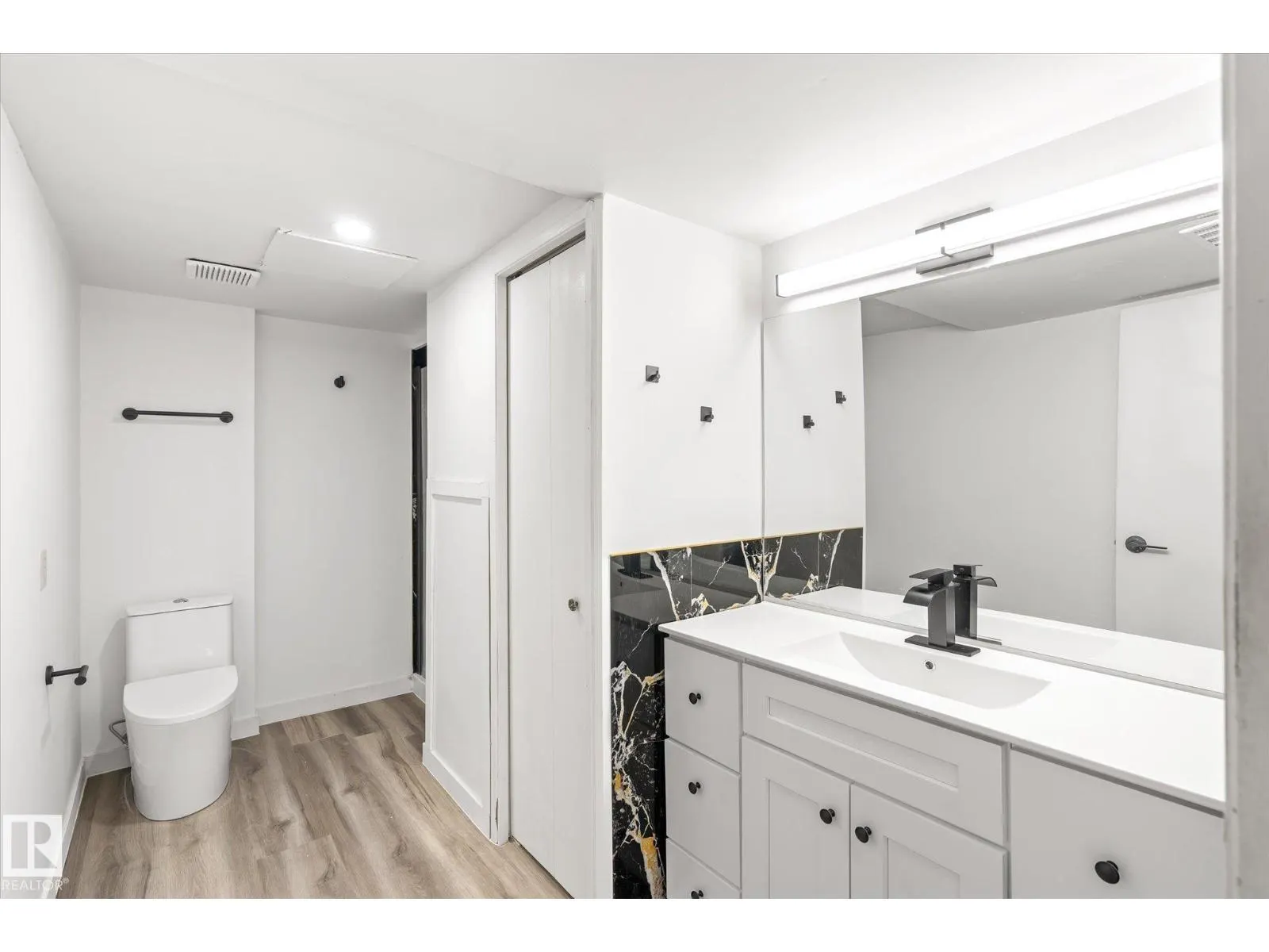 4528 29 AV NW