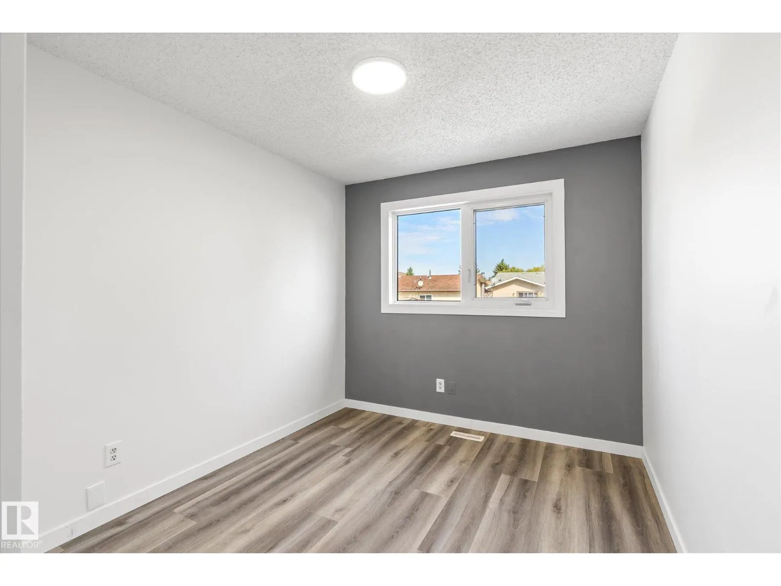 4528 29 AV NW