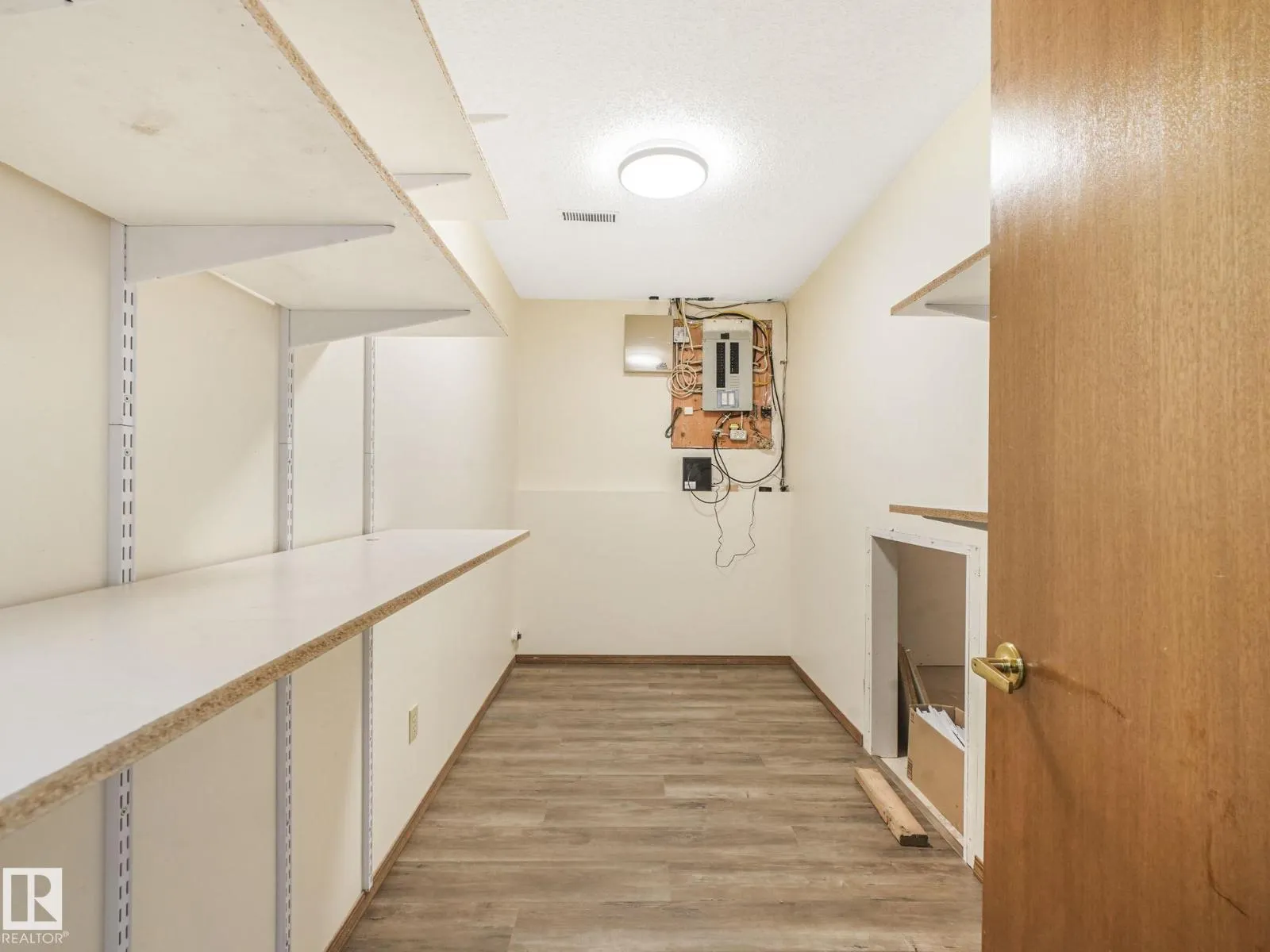 16812 95 ST NW