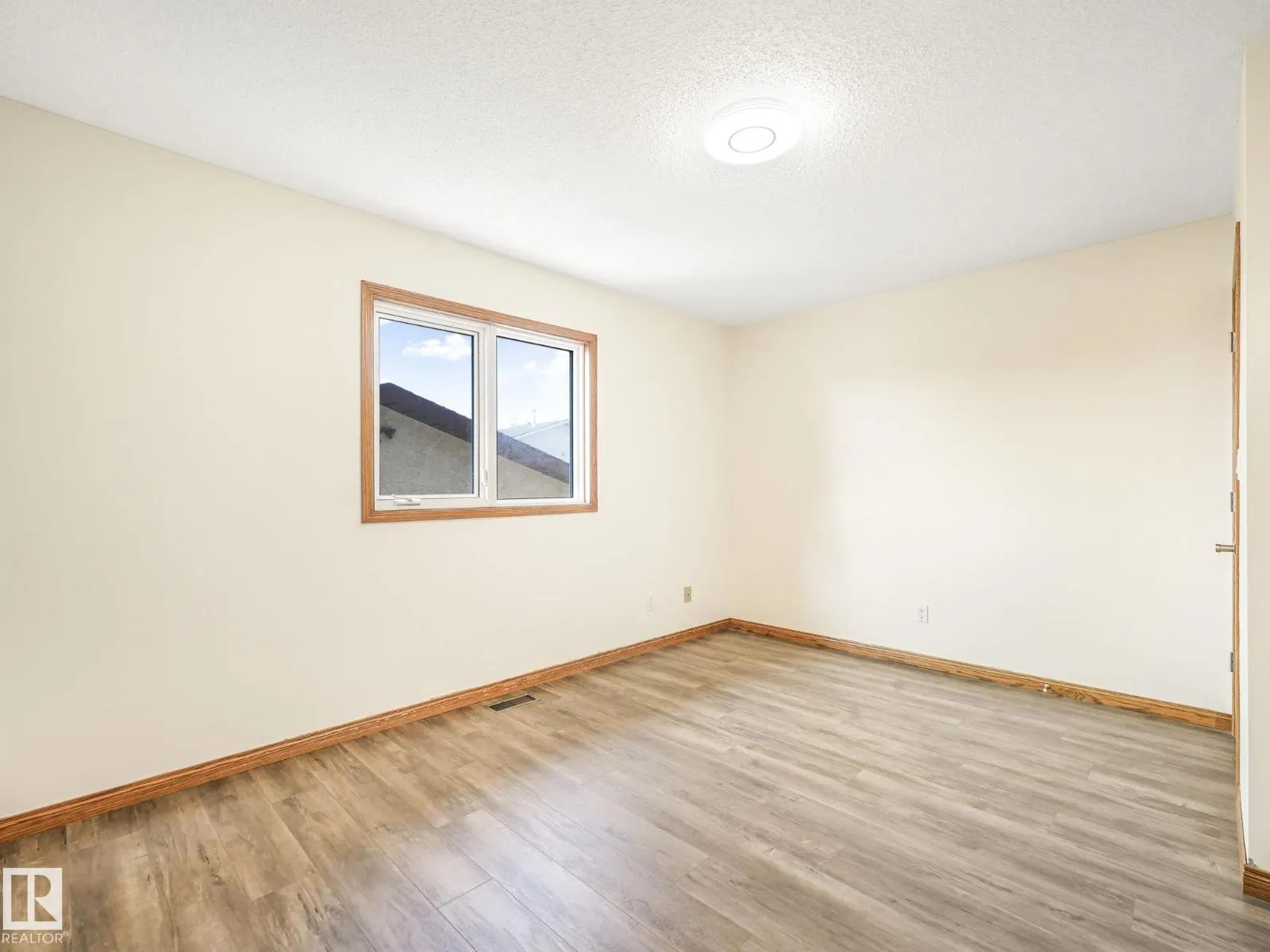 16812 95 ST NW