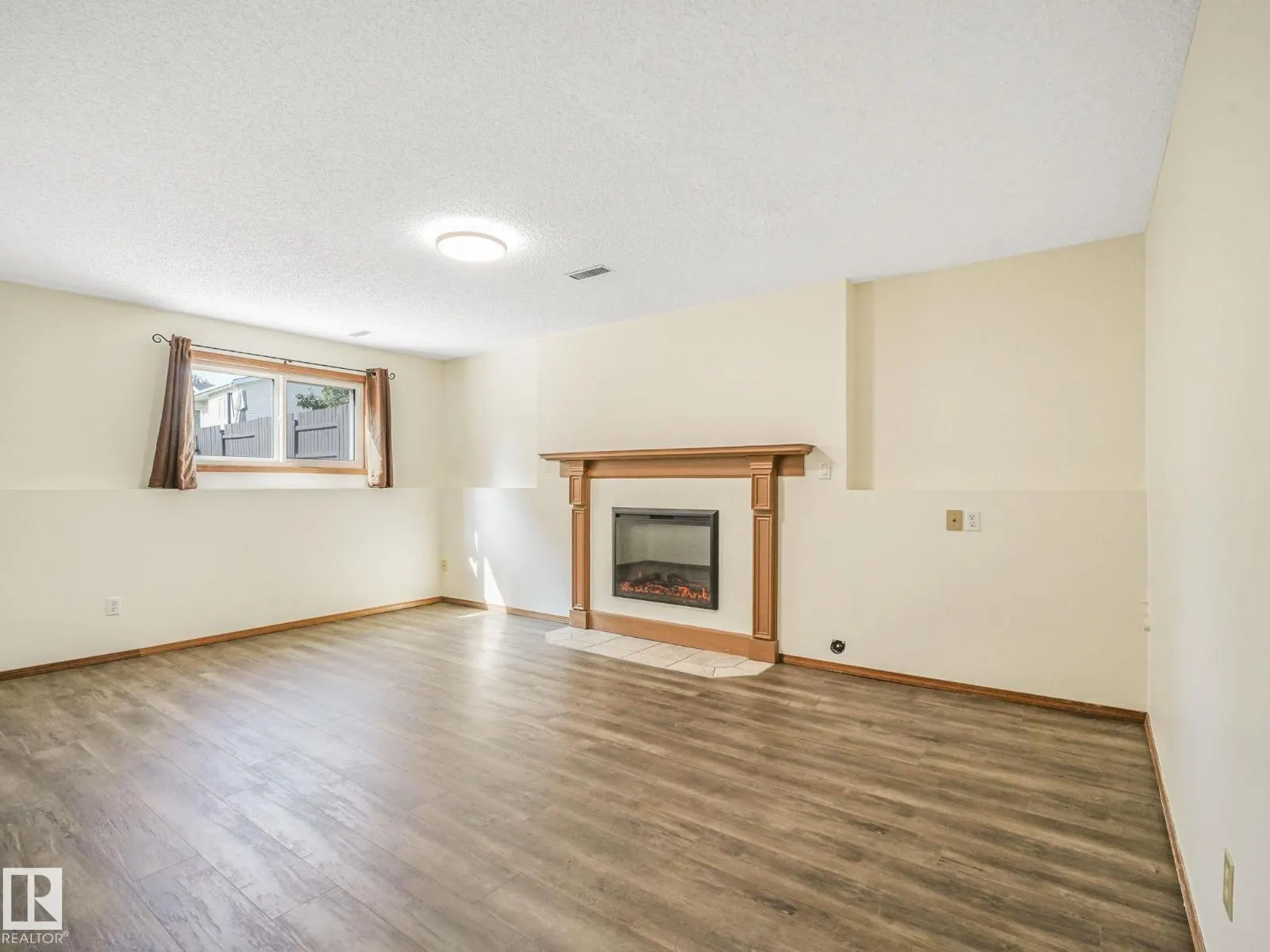 16812 95 ST NW