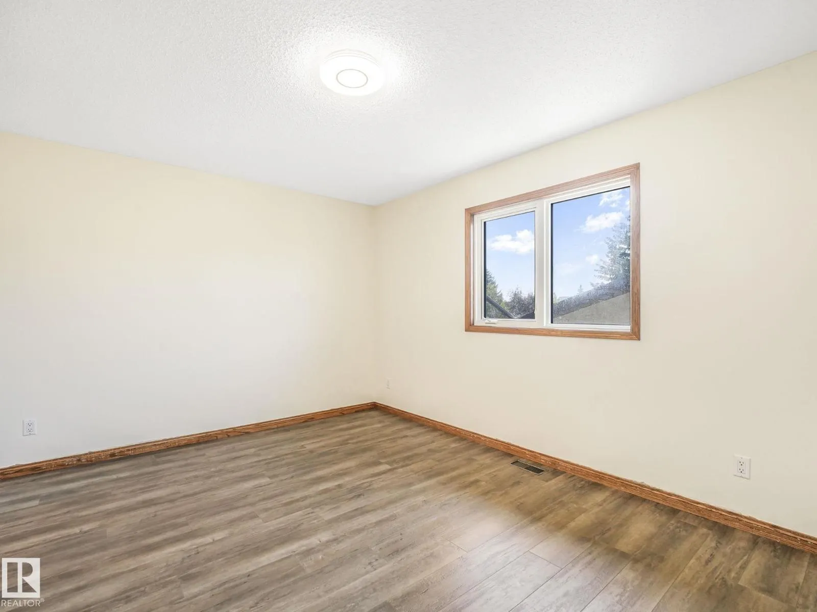 16812 95 ST NW