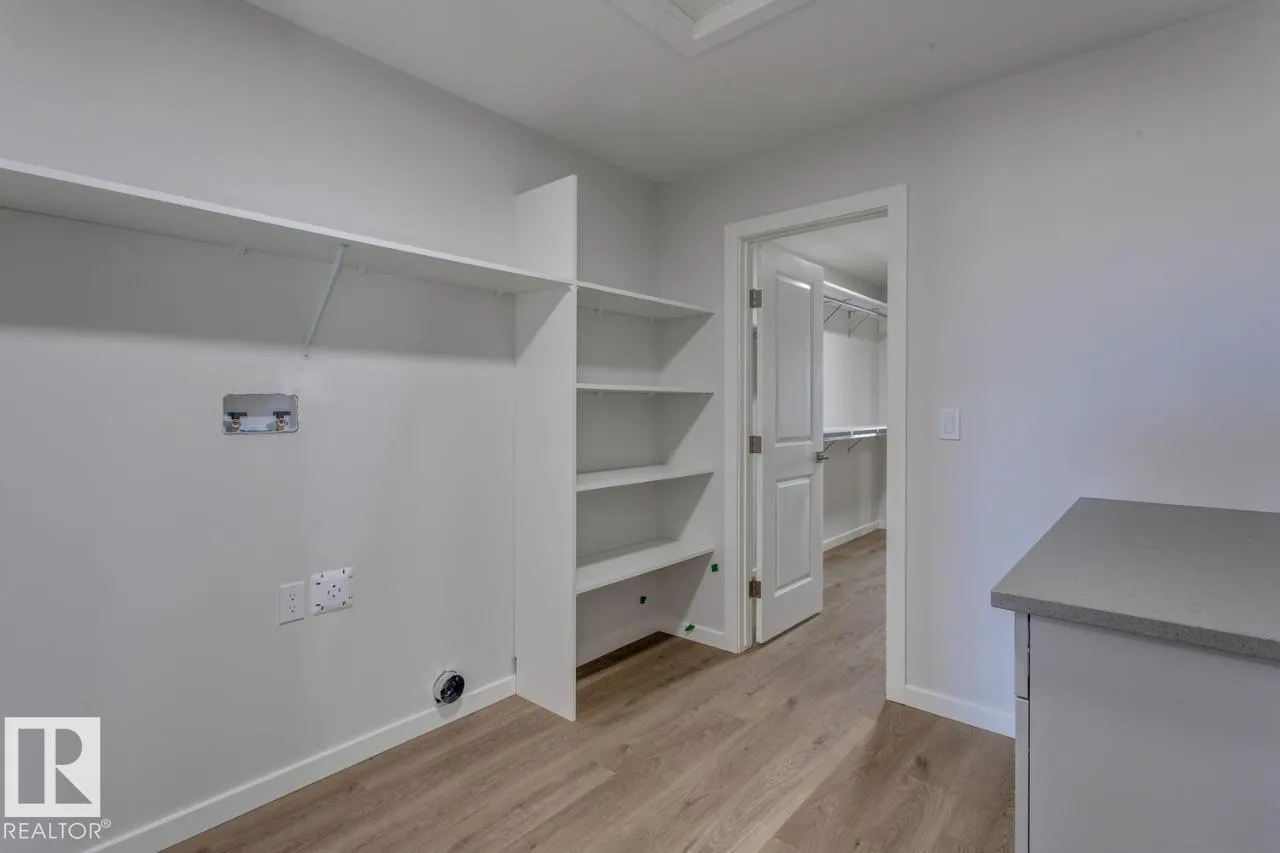 6 Chartres CL