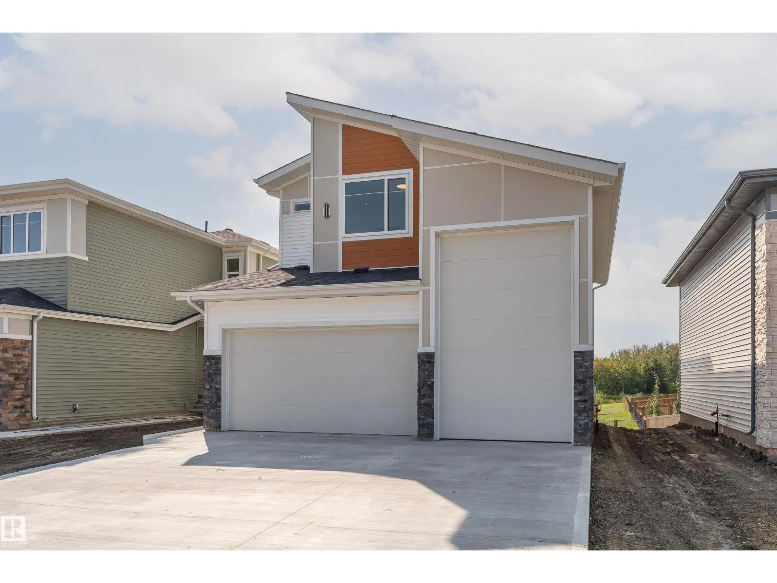 39 MAPLE CR
