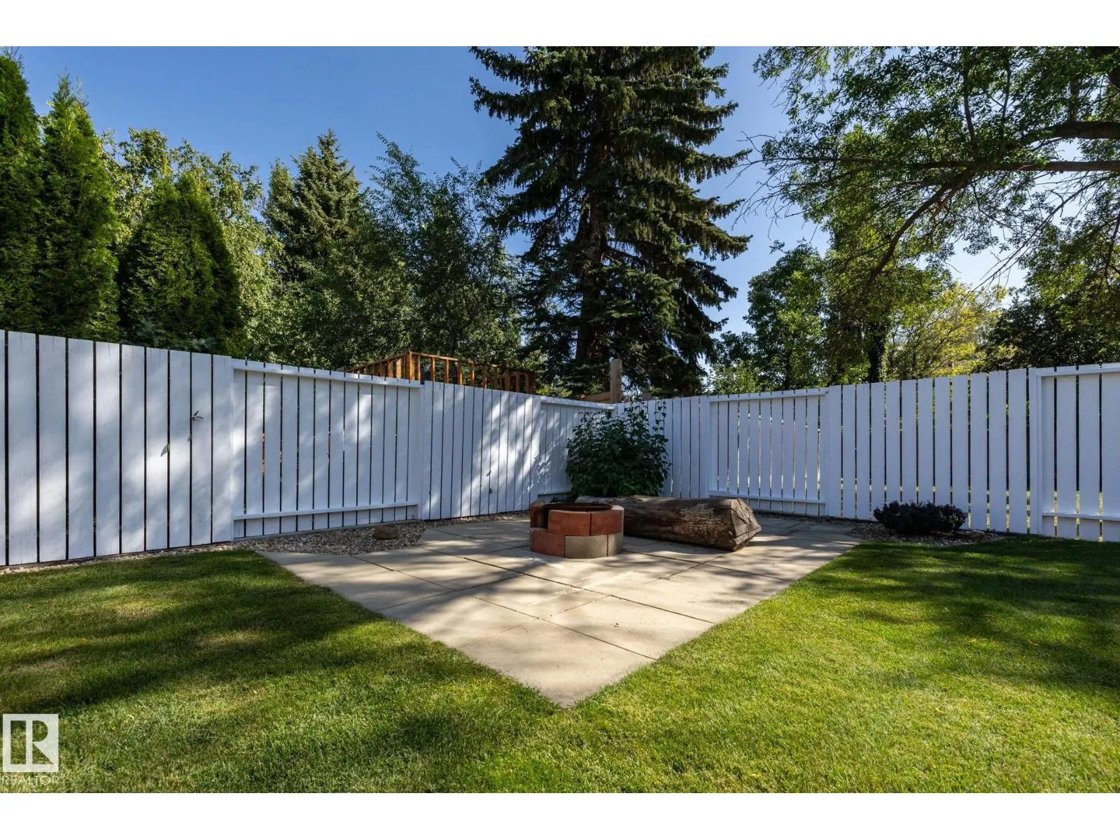 10 LORNE CR