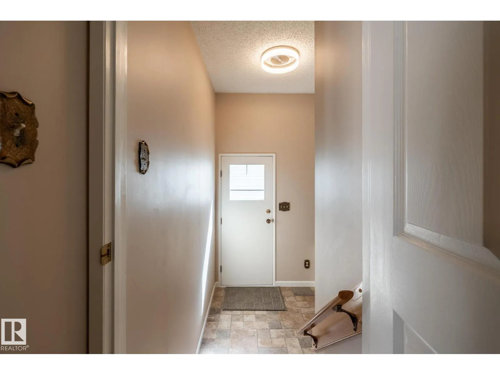 10 LORNE CR