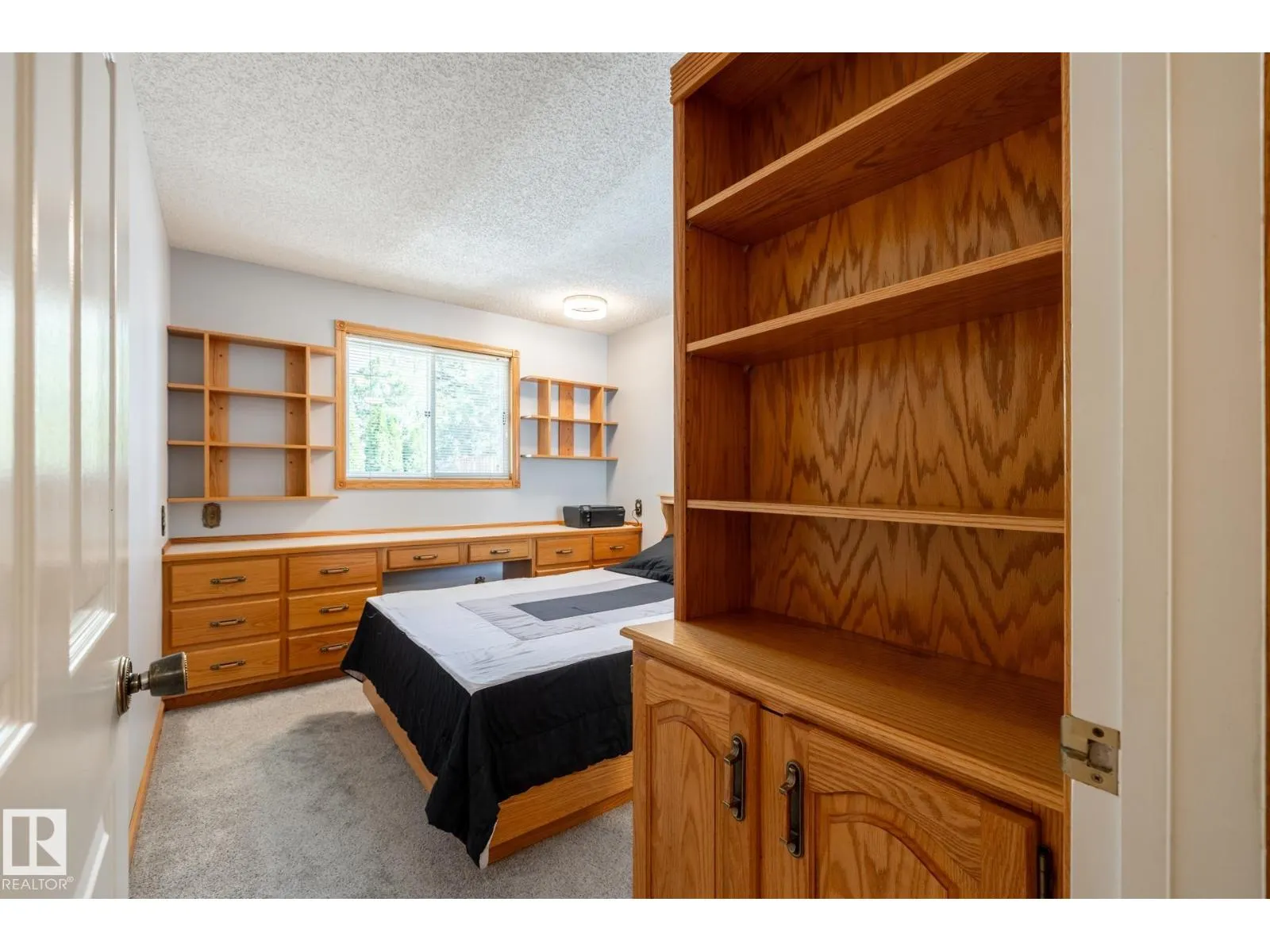 10 LORNE CR