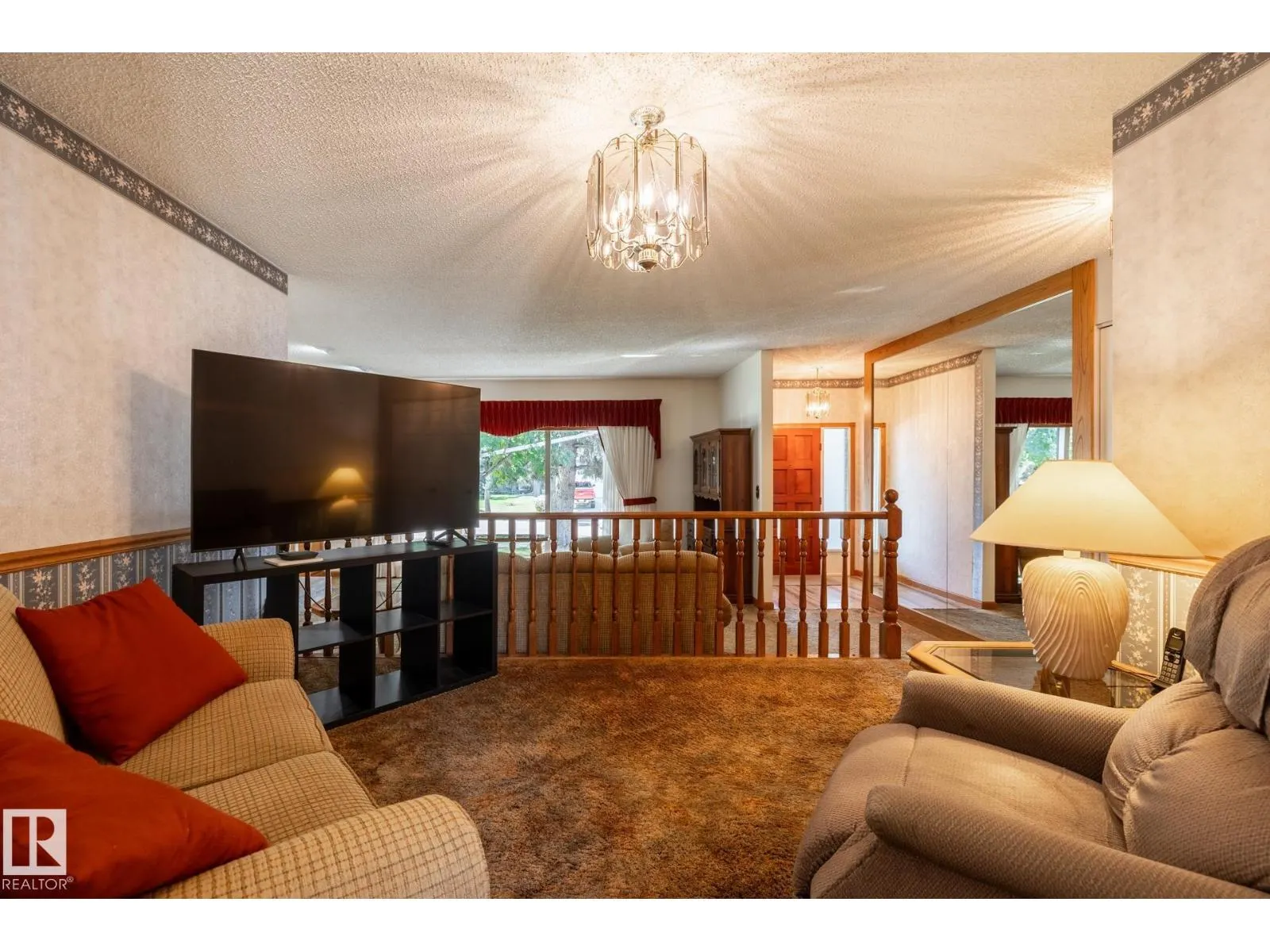 10 LORNE CR
