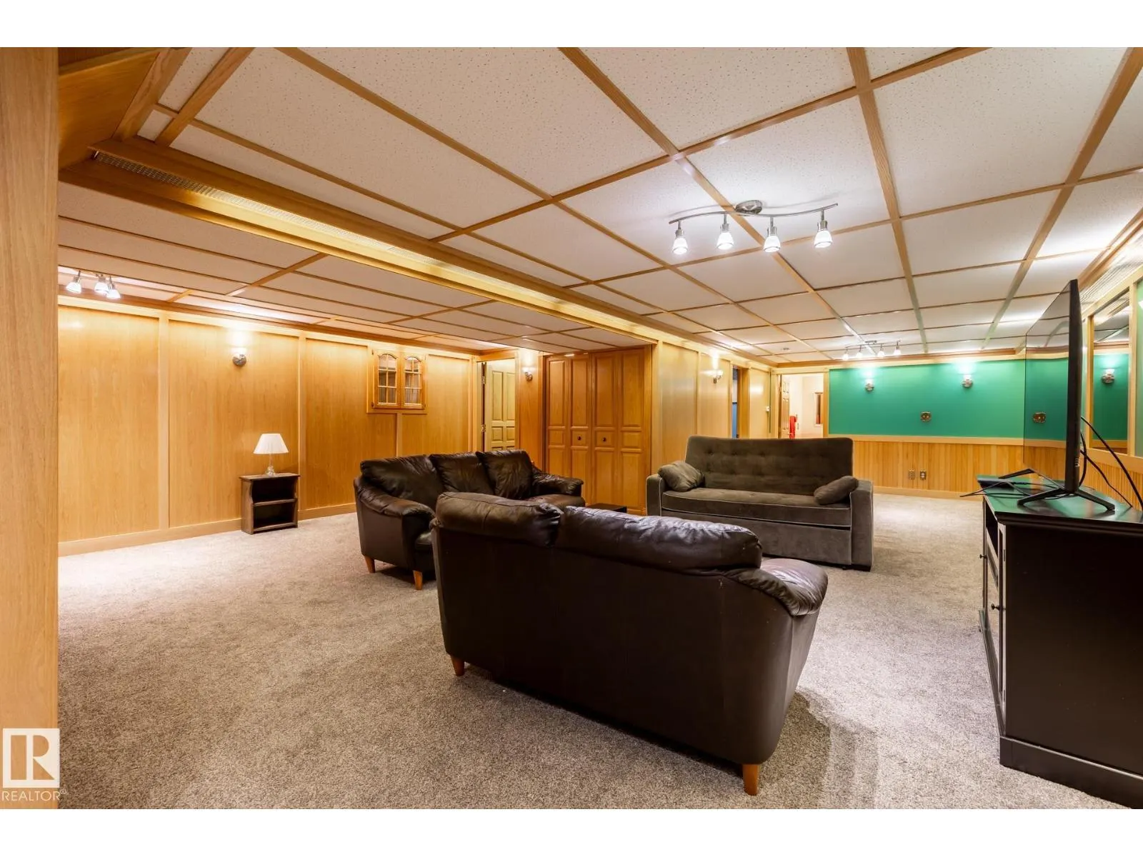 10 LORNE CR