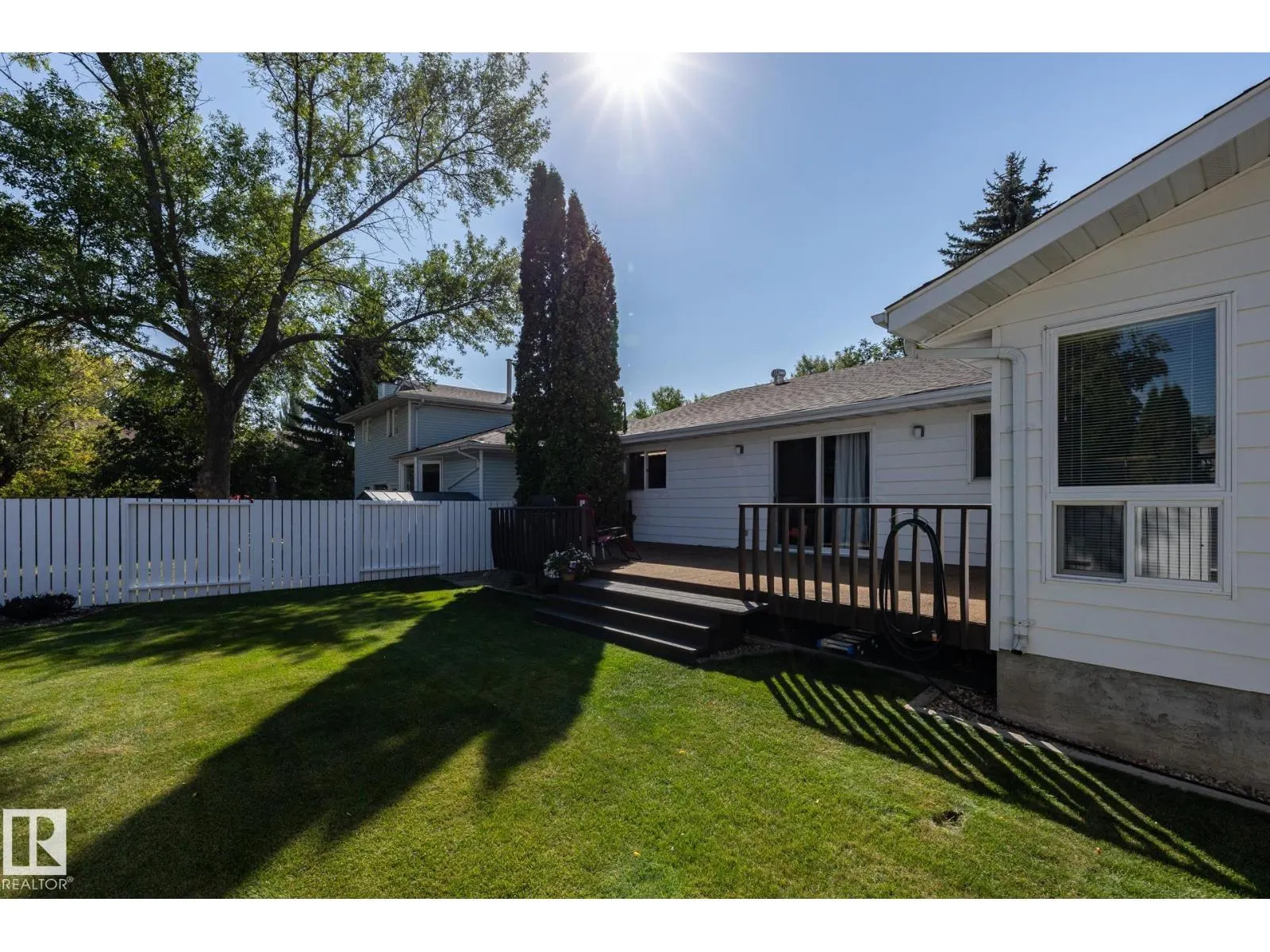 10 LORNE CR