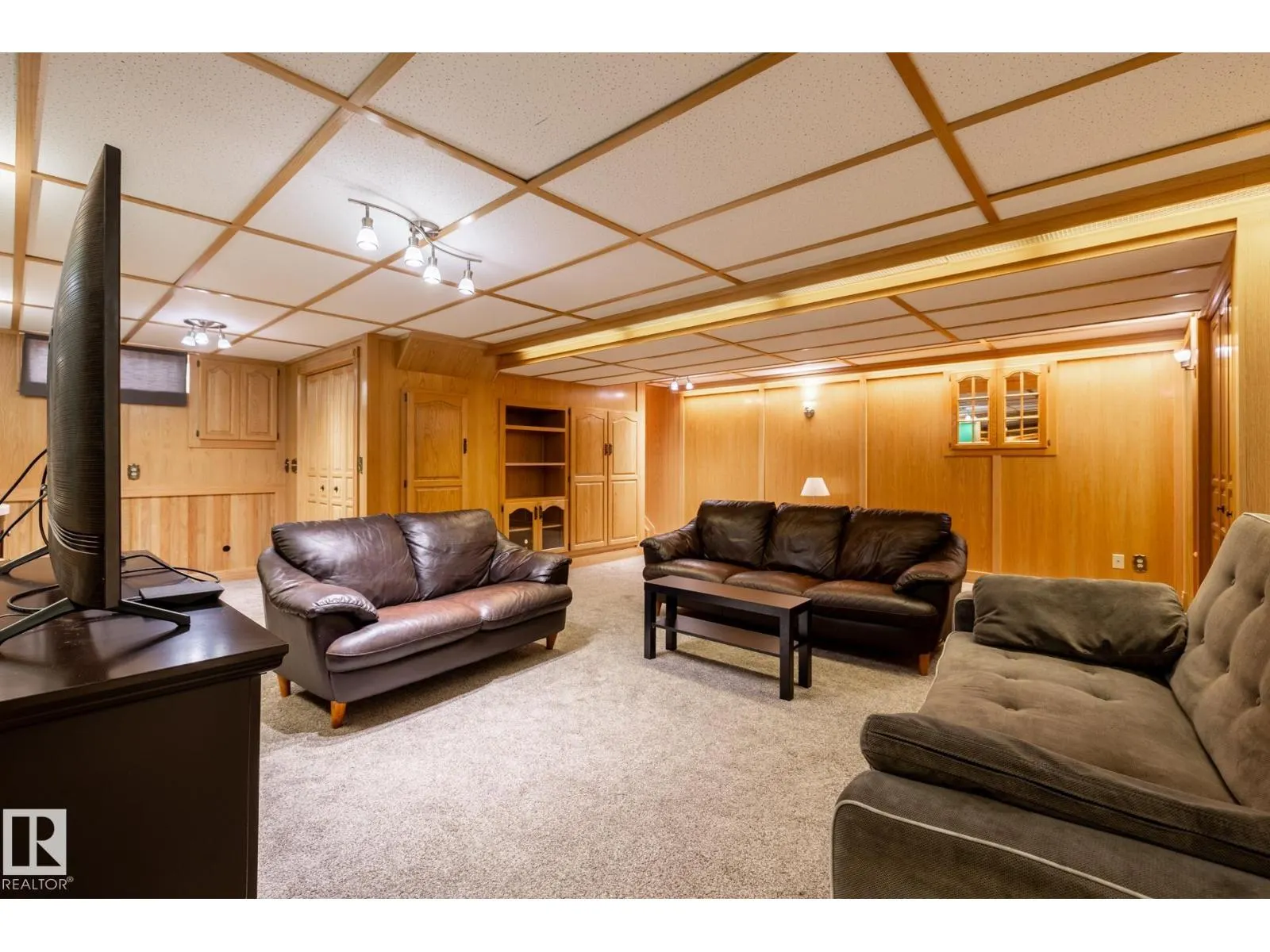 10 LORNE CR