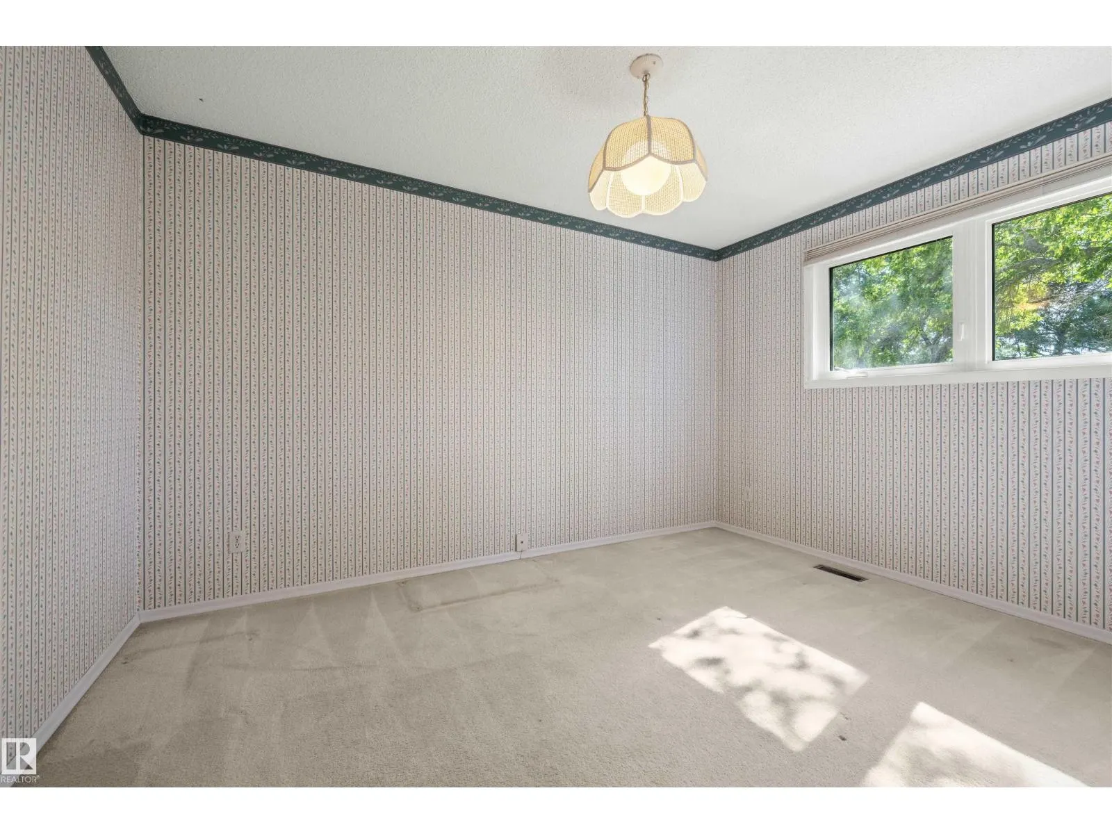 12411 47 AV NW