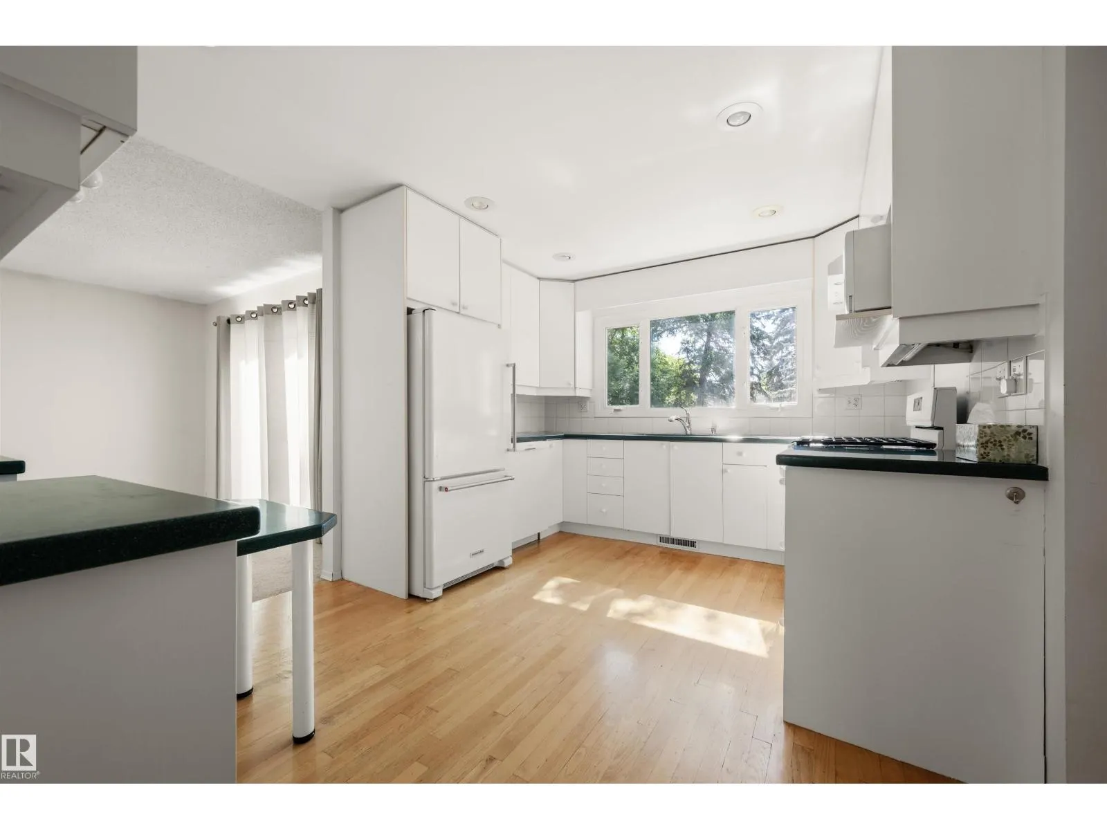 12411 47 AV NW