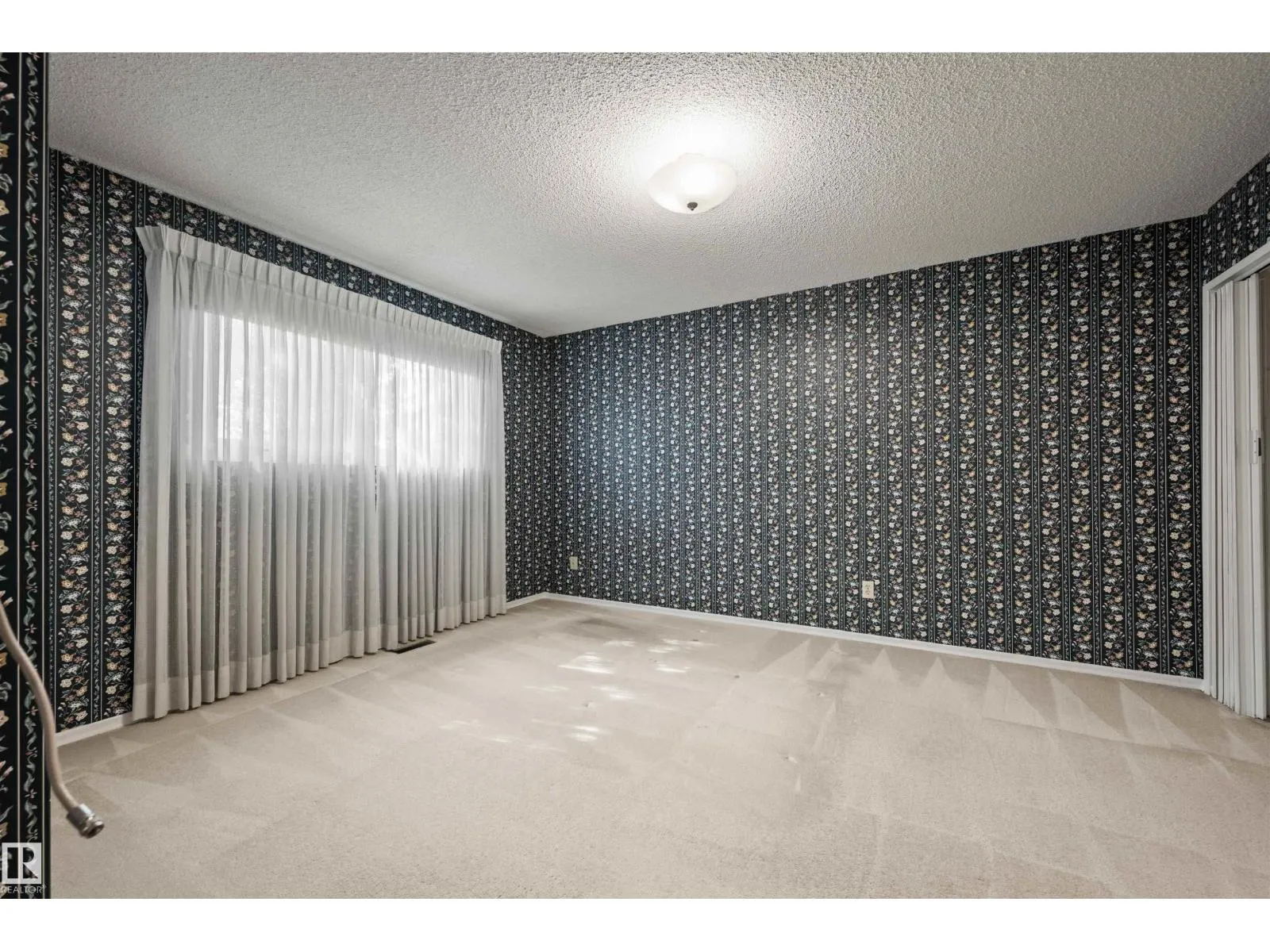 12411 47 AV NW
