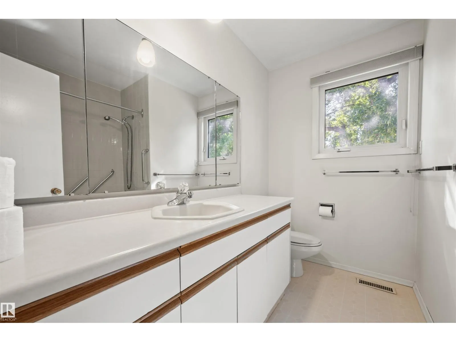12411 47 AV NW
