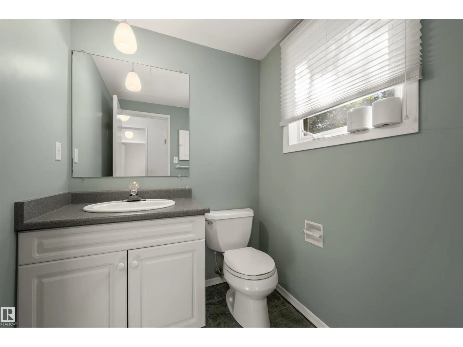 12411 47 AV NW