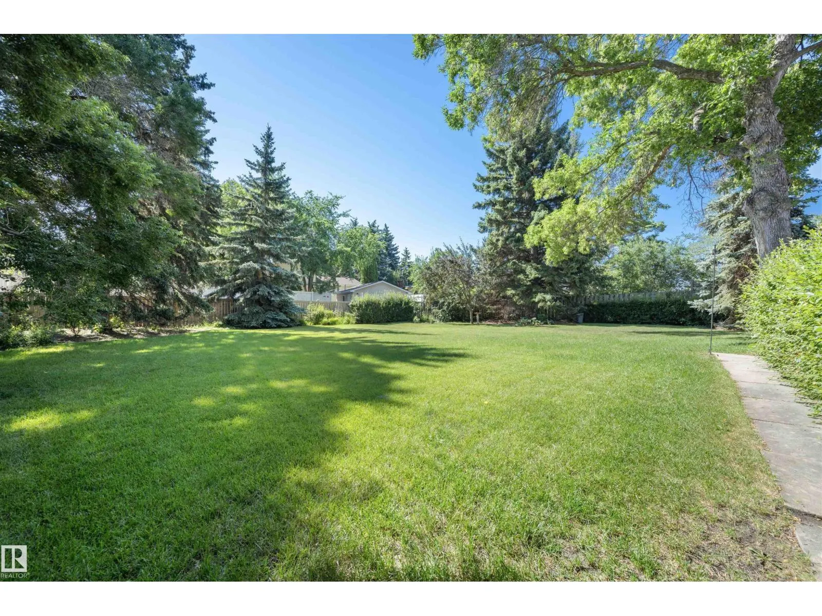 12411 47 AV NW