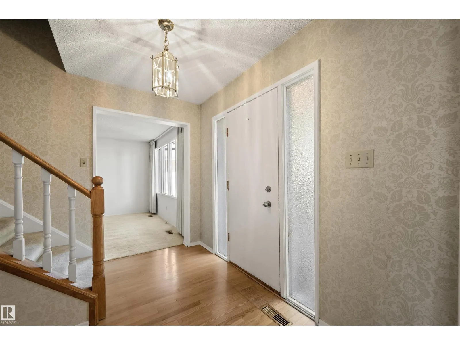 12411 47 AV NW
