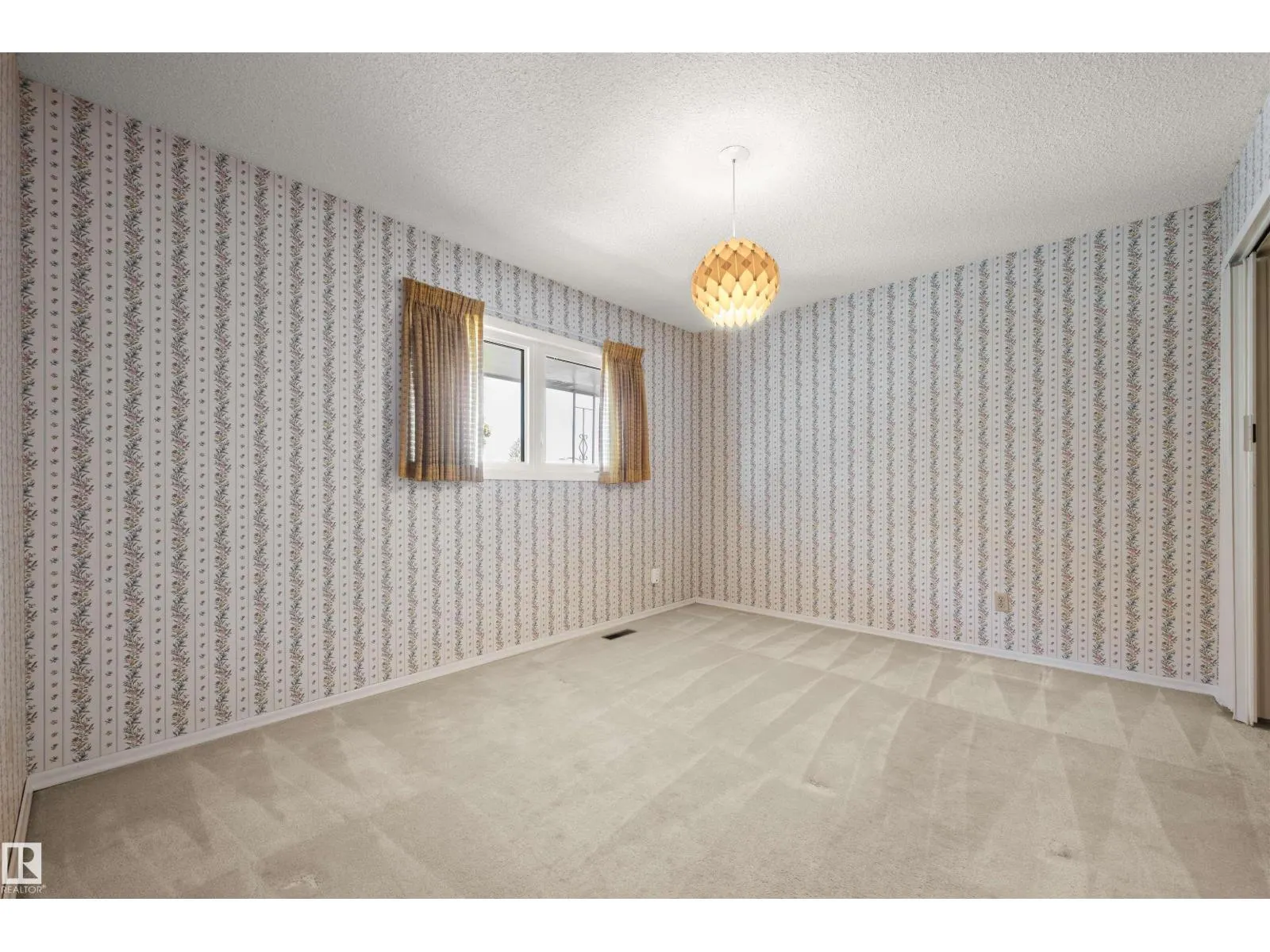 12411 47 AV NW