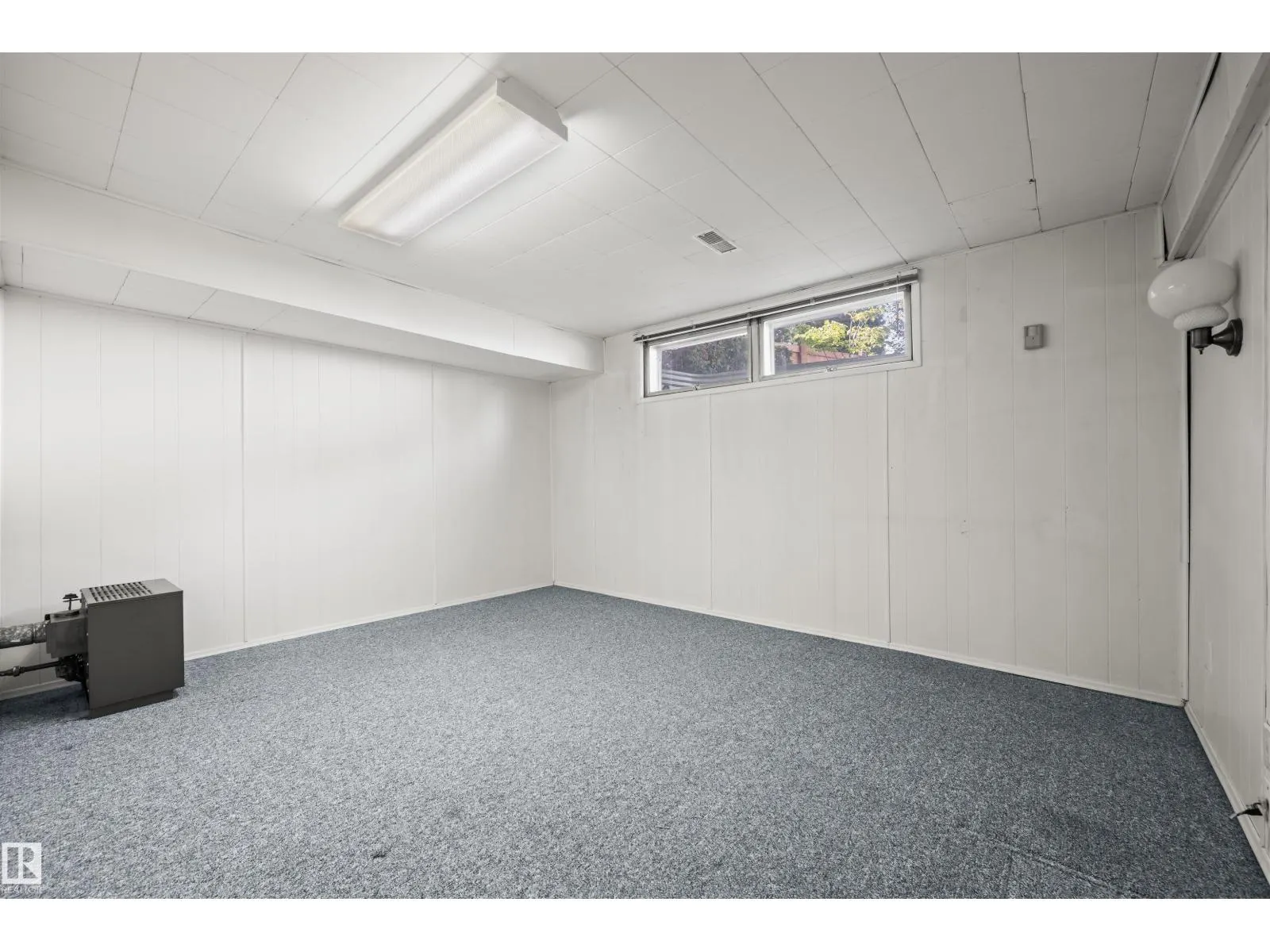 12411 47 AV NW