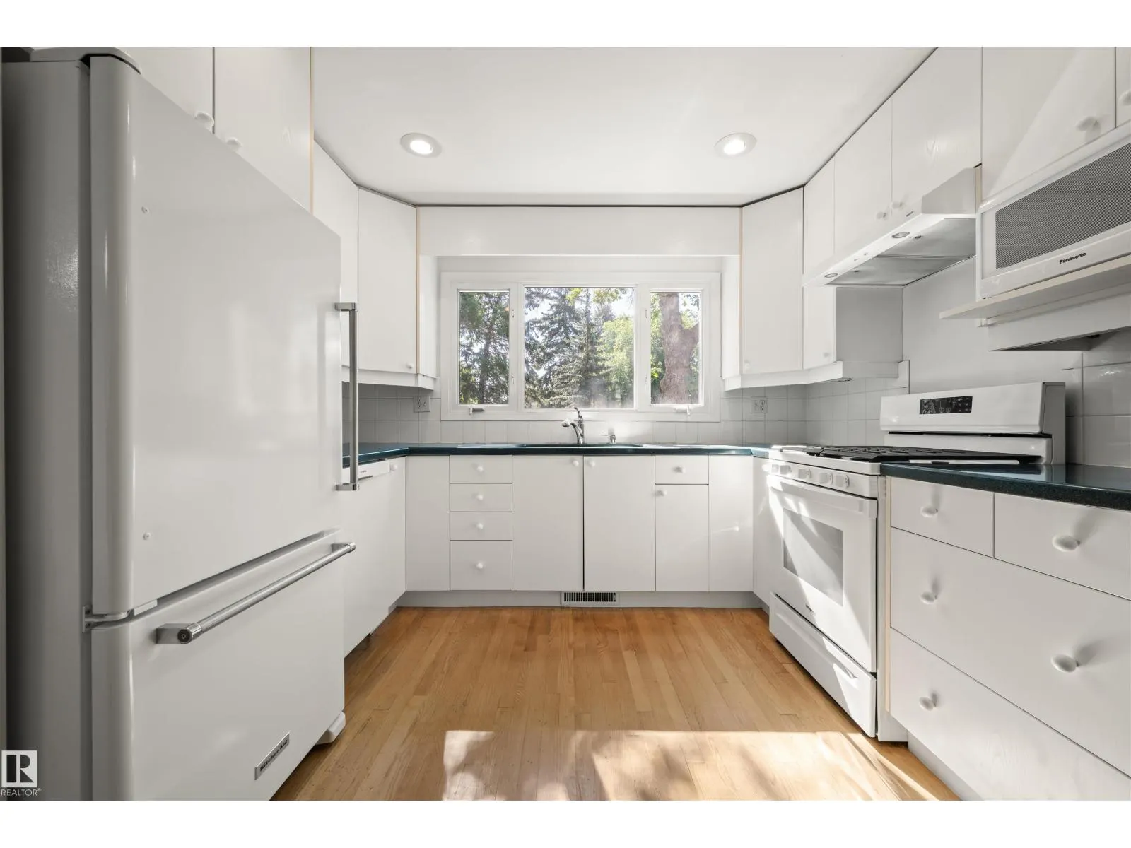 12411 47 AV NW