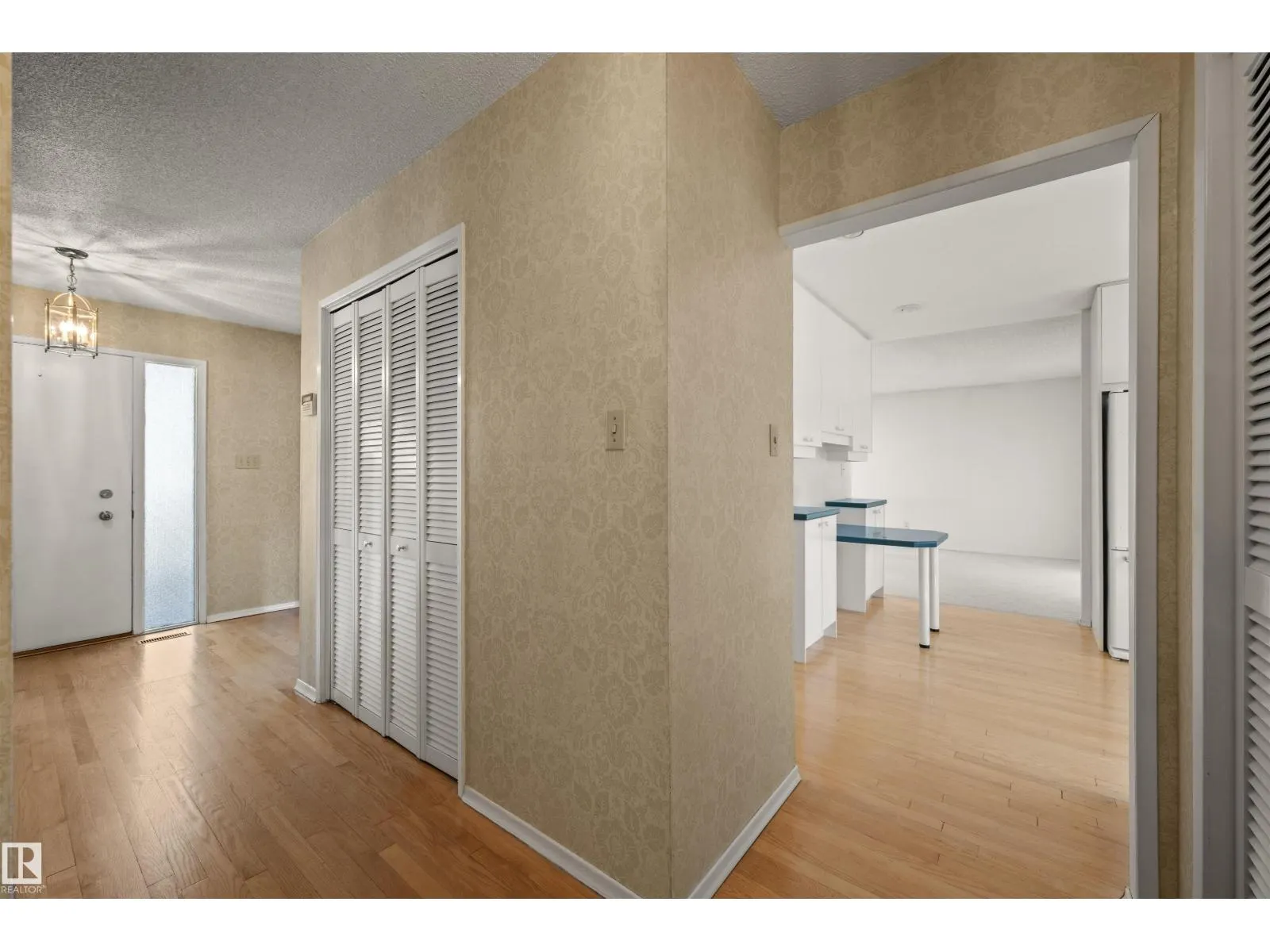12411 47 AV NW