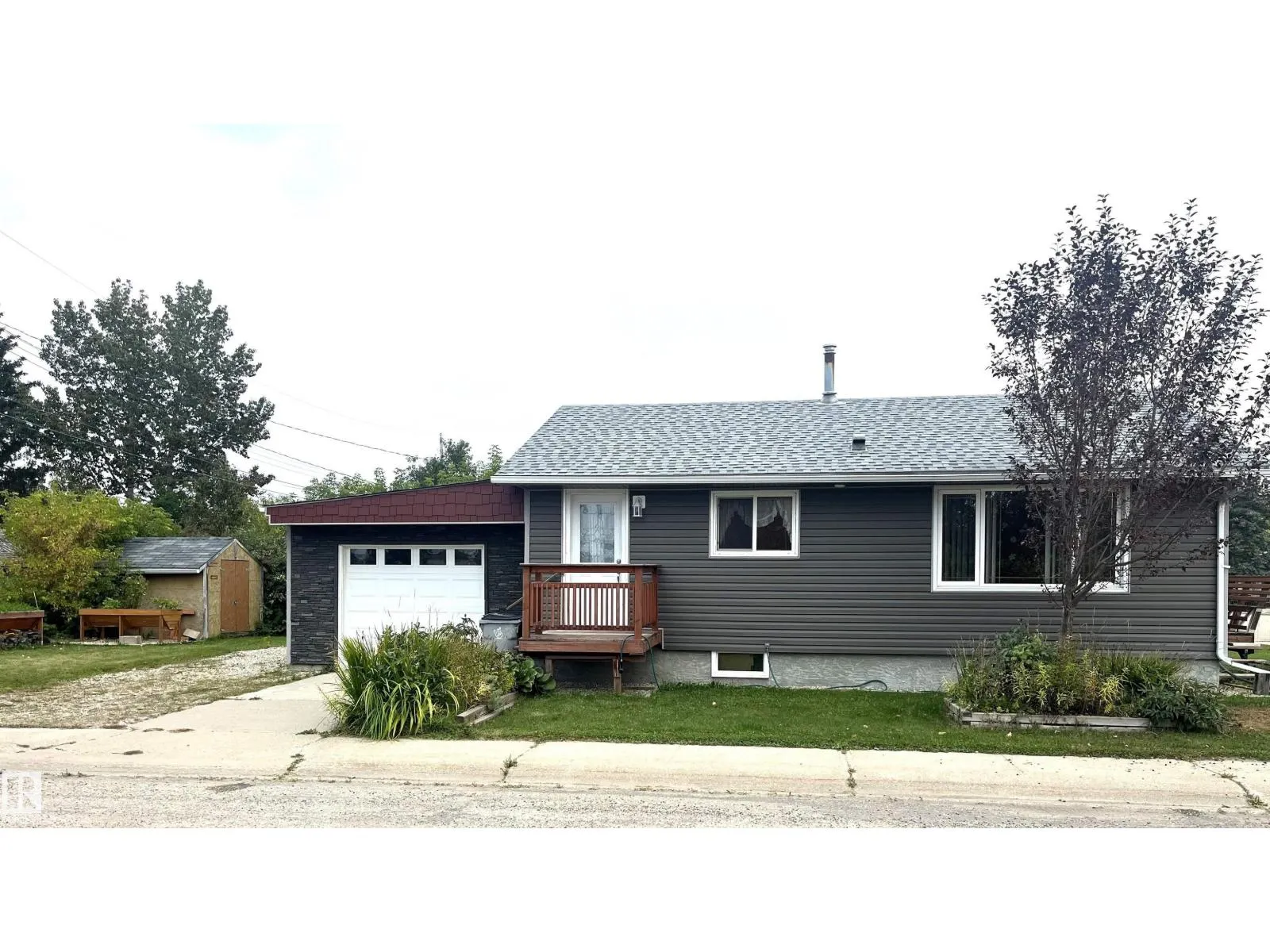 4820 51 Ave