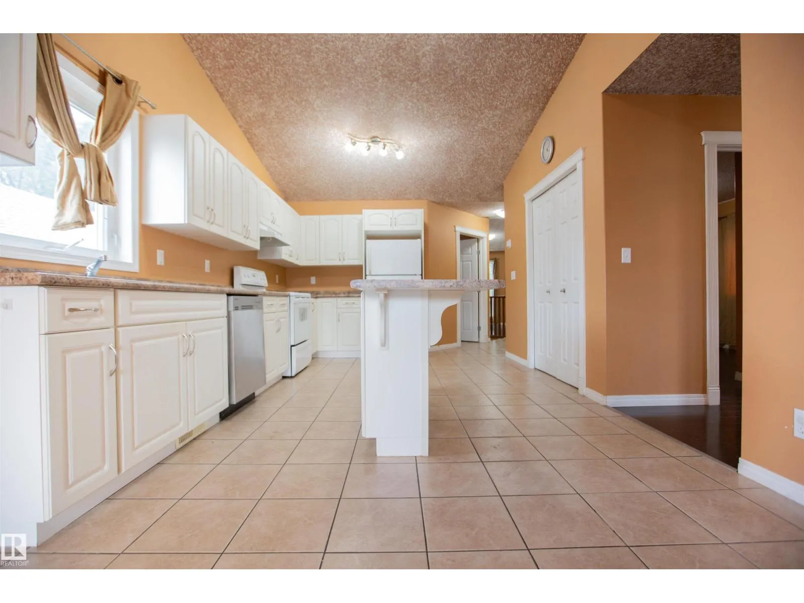 12422 88 ST NW