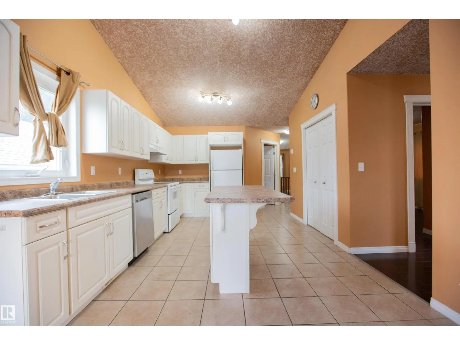 12422 88 ST NW