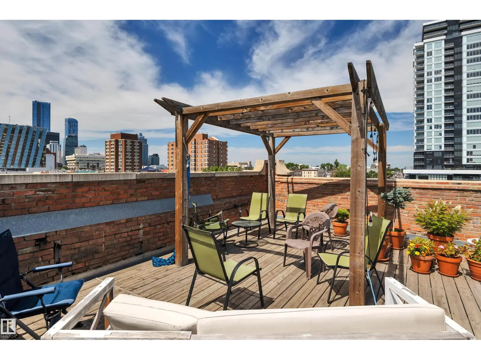 #205 10141 95 ST NW