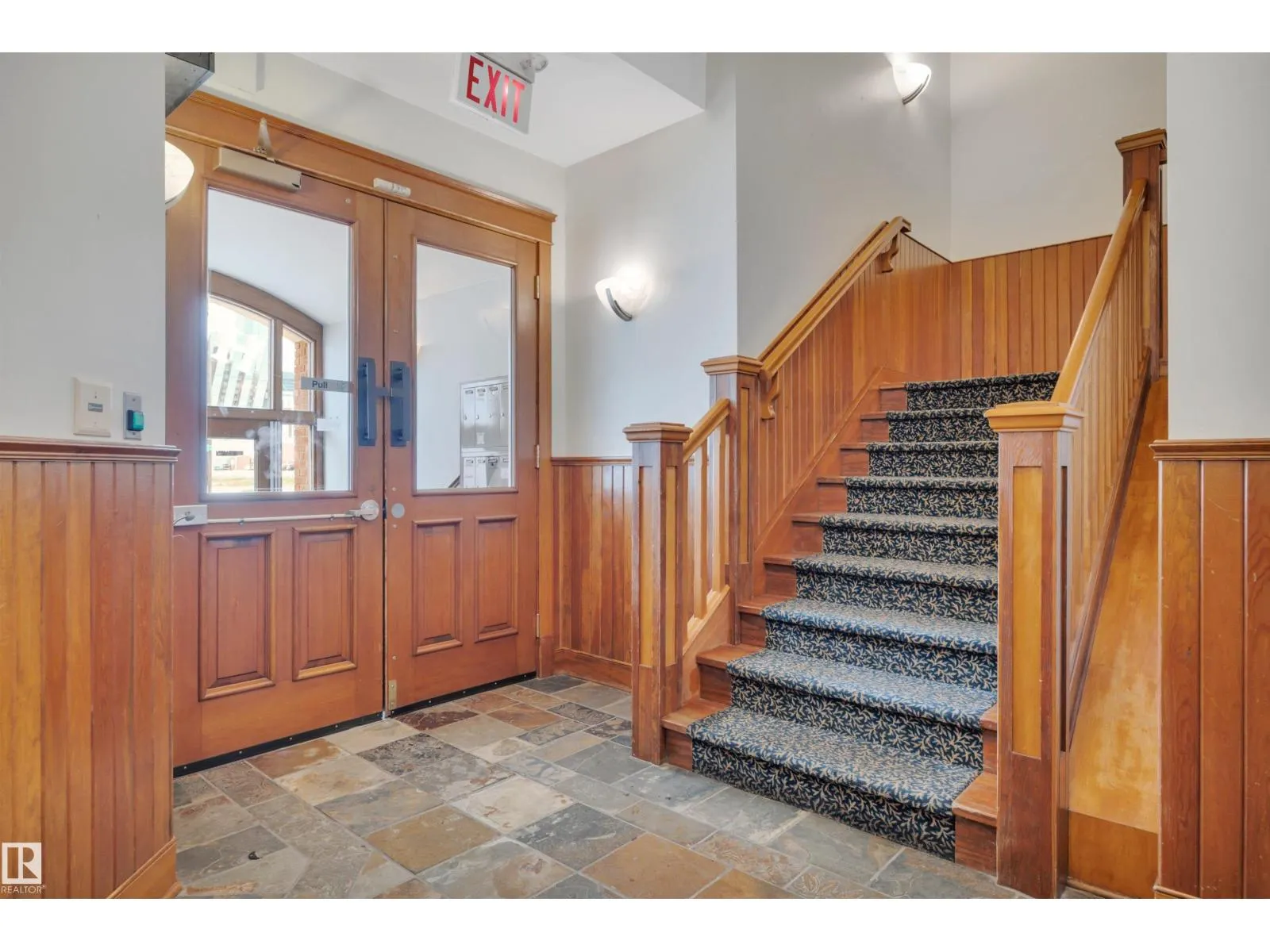 #205 10141 95 ST NW