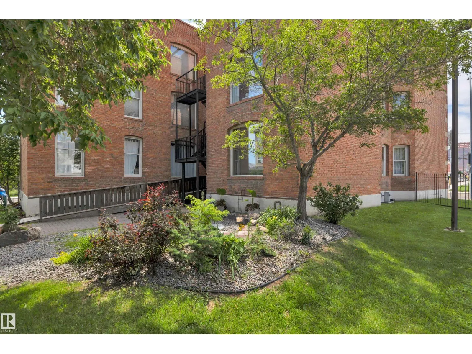 #205 10141 95 ST NW