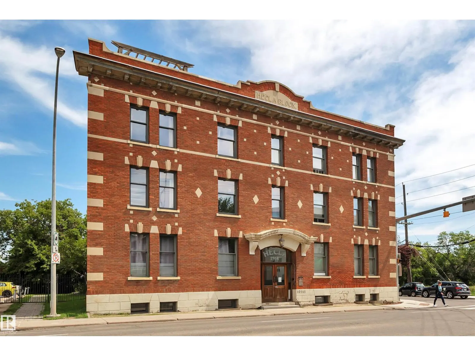 #205 10141 95 ST NW