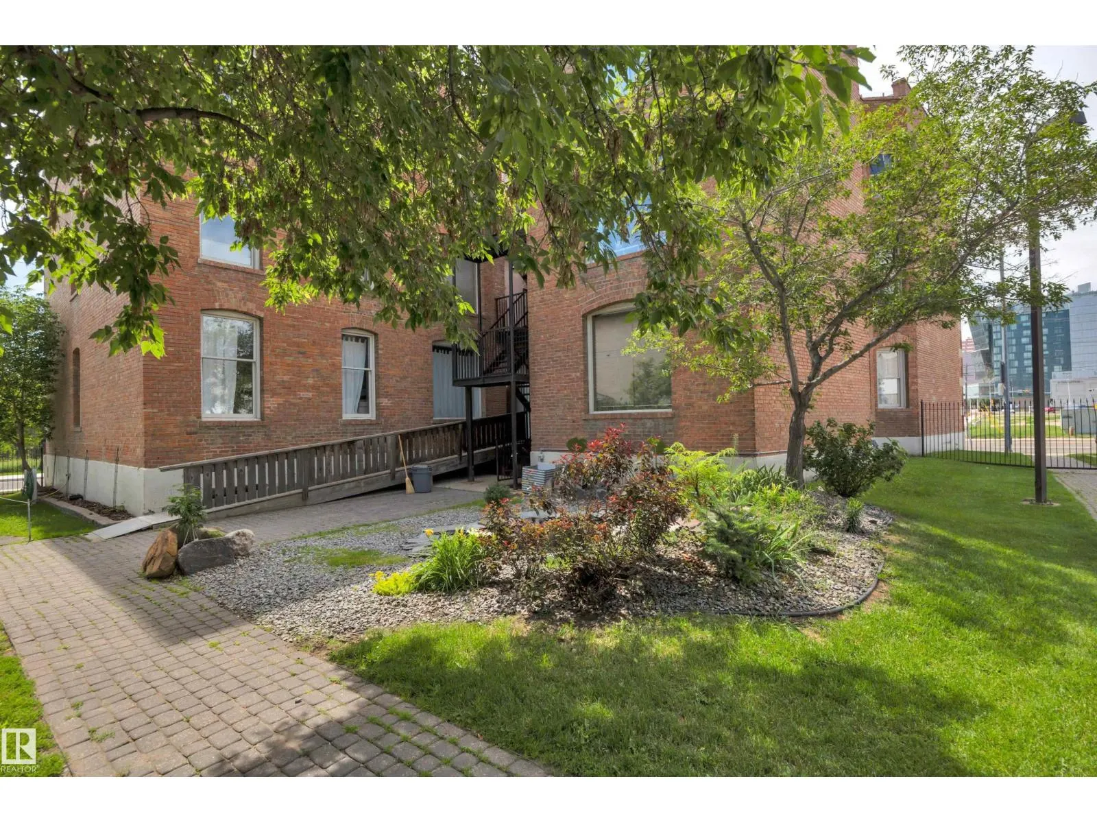 #205 10141 95 ST NW