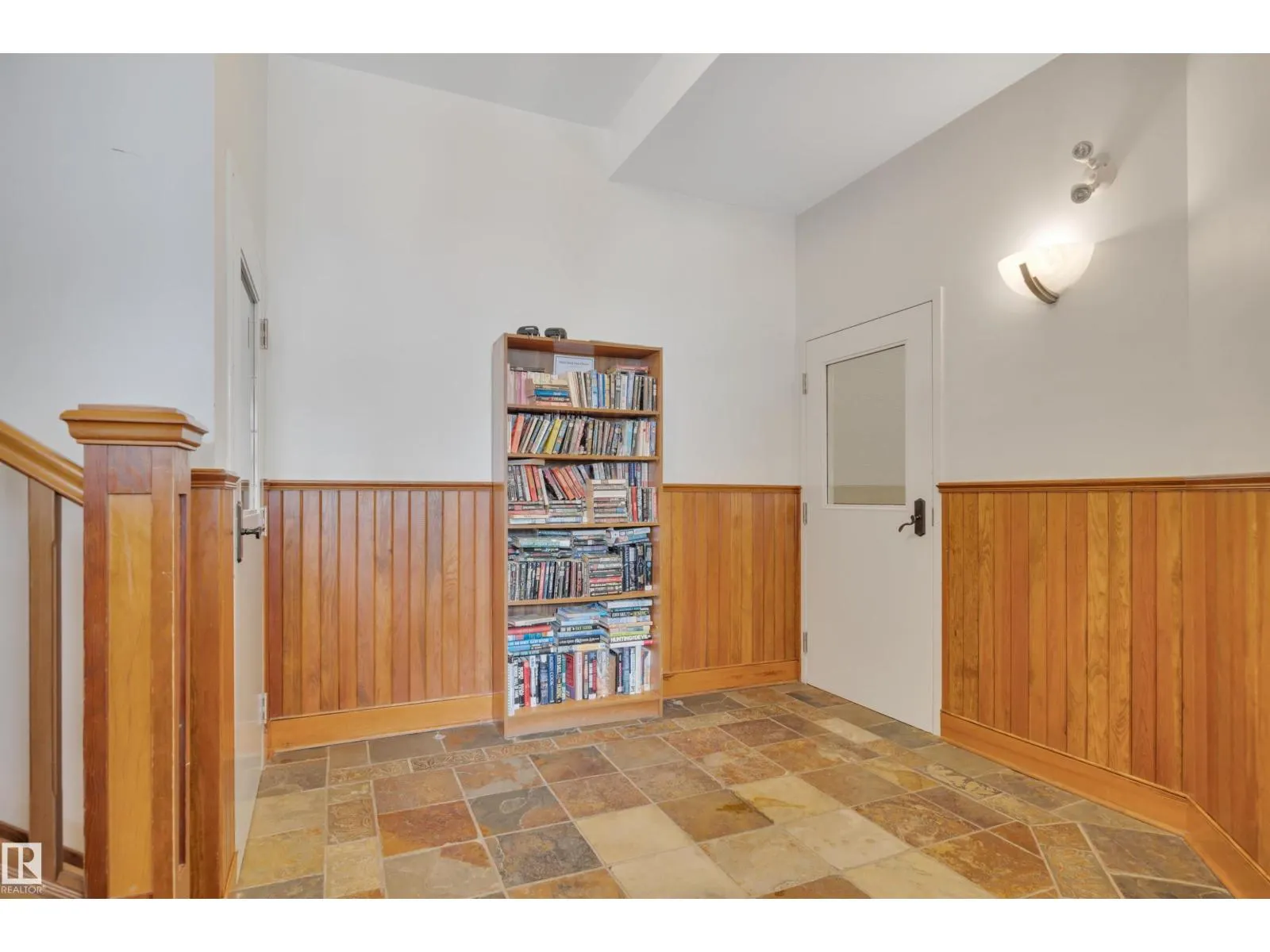 #205 10141 95 ST NW