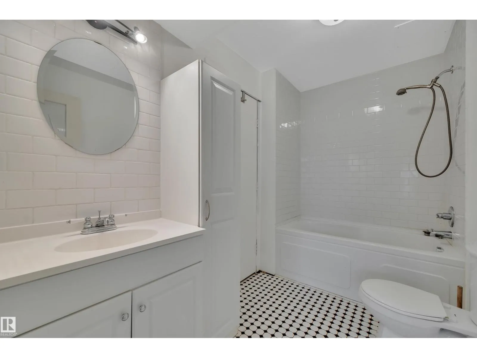 #205 10141 95 ST NW