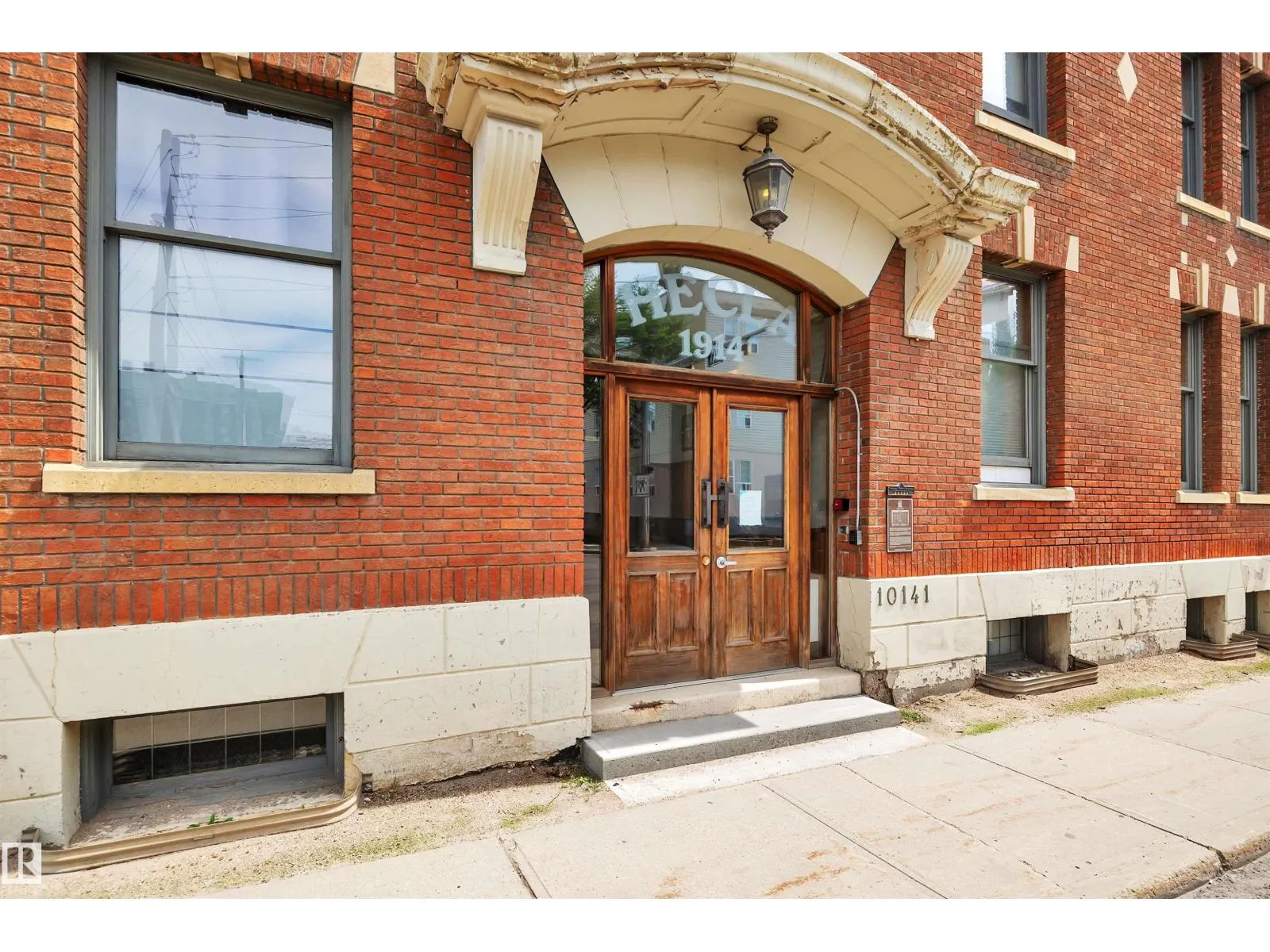 #205 10141 95 ST NW