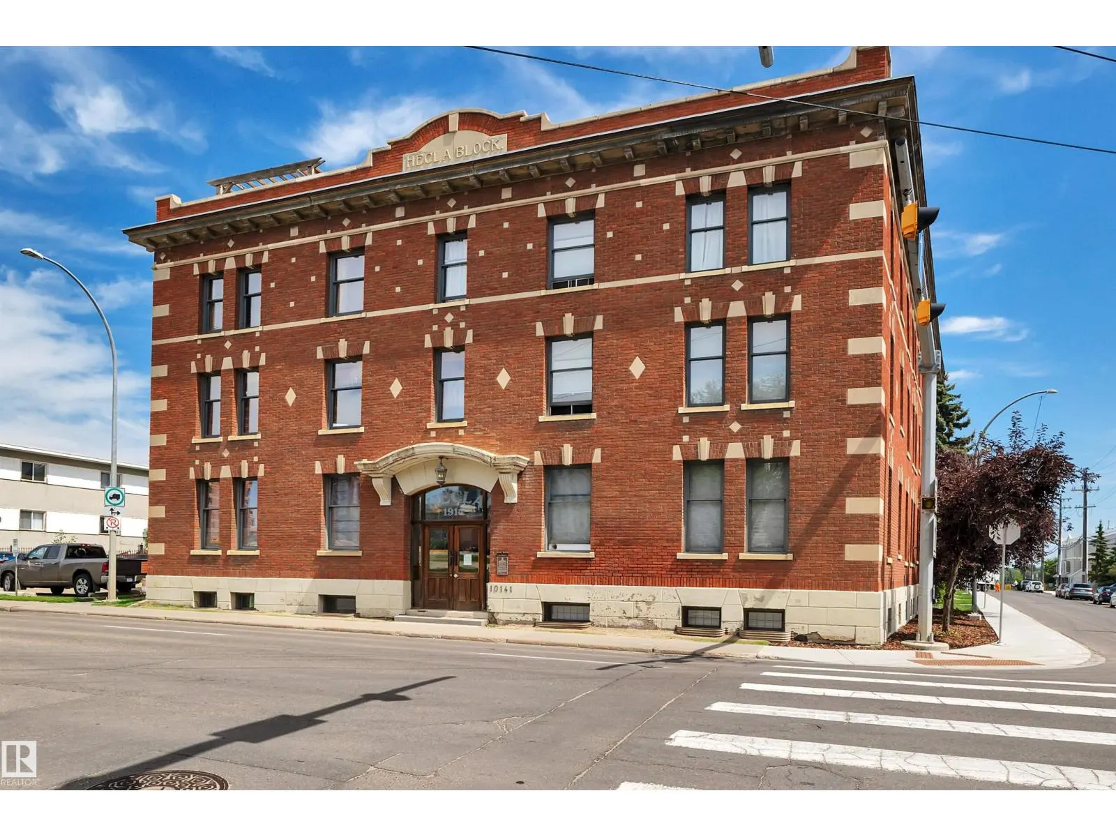 #205 10141 95 ST NW
