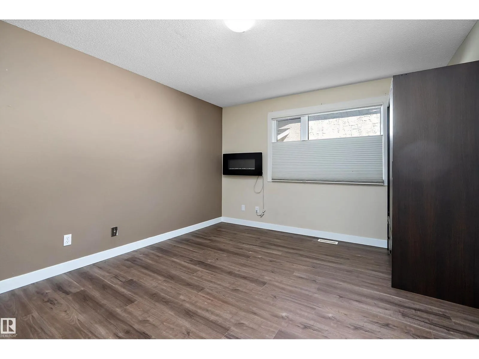 18211 80 AV NW