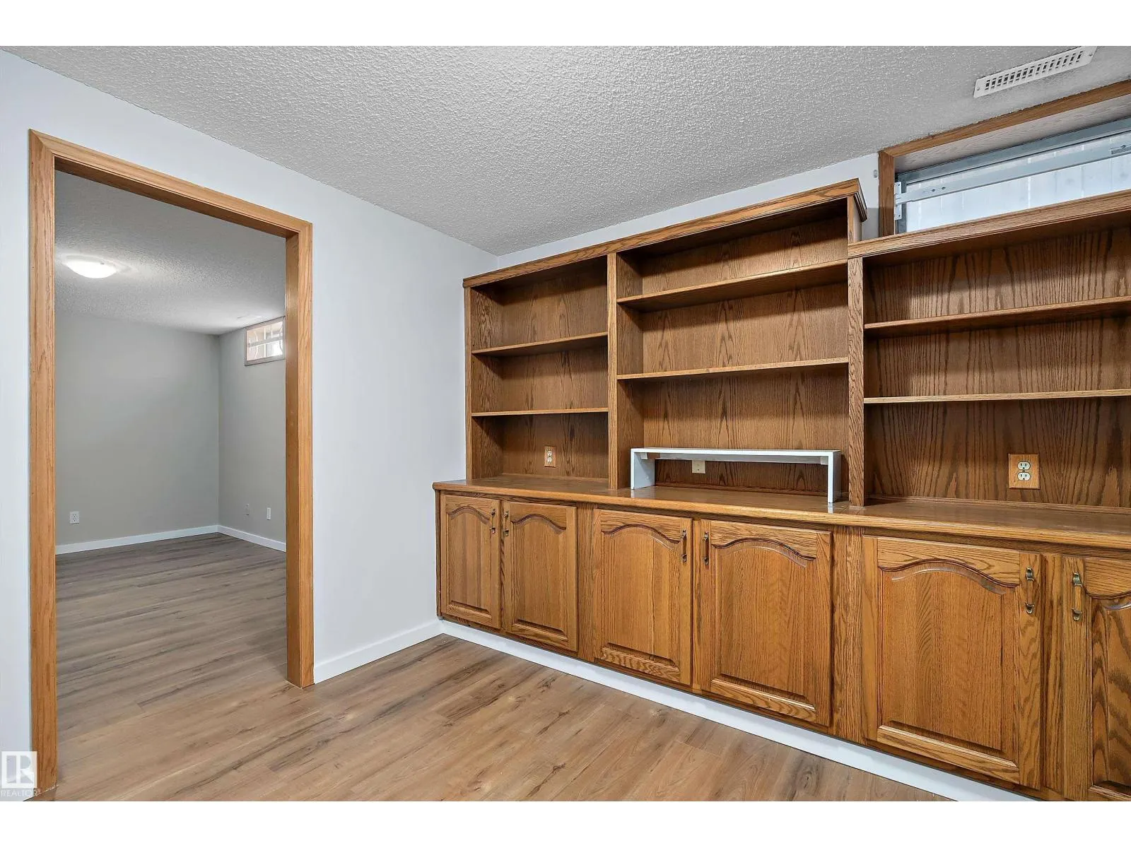 18211 80 AV NW