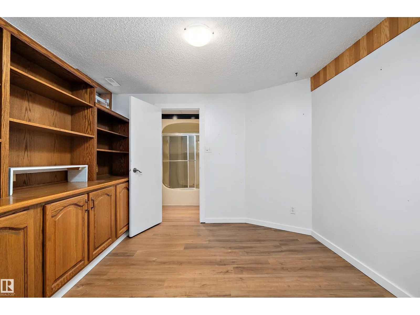 18211 80 AV NW