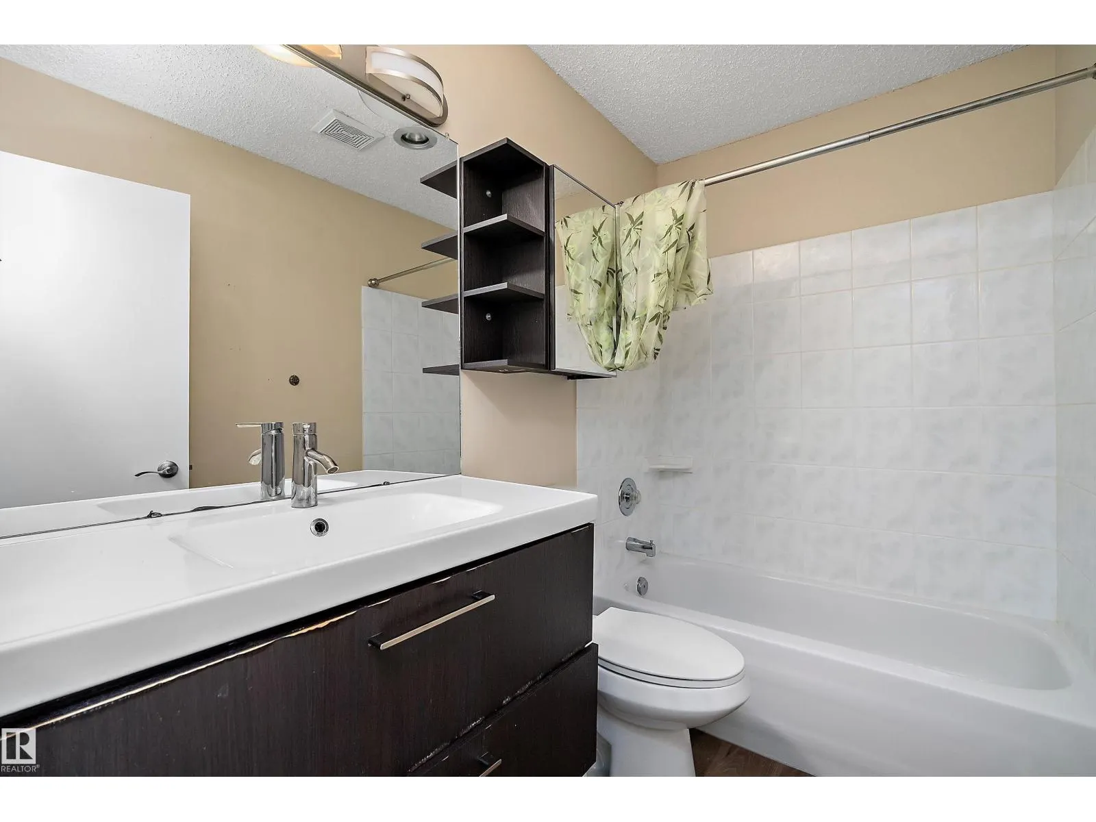 18211 80 AV NW
