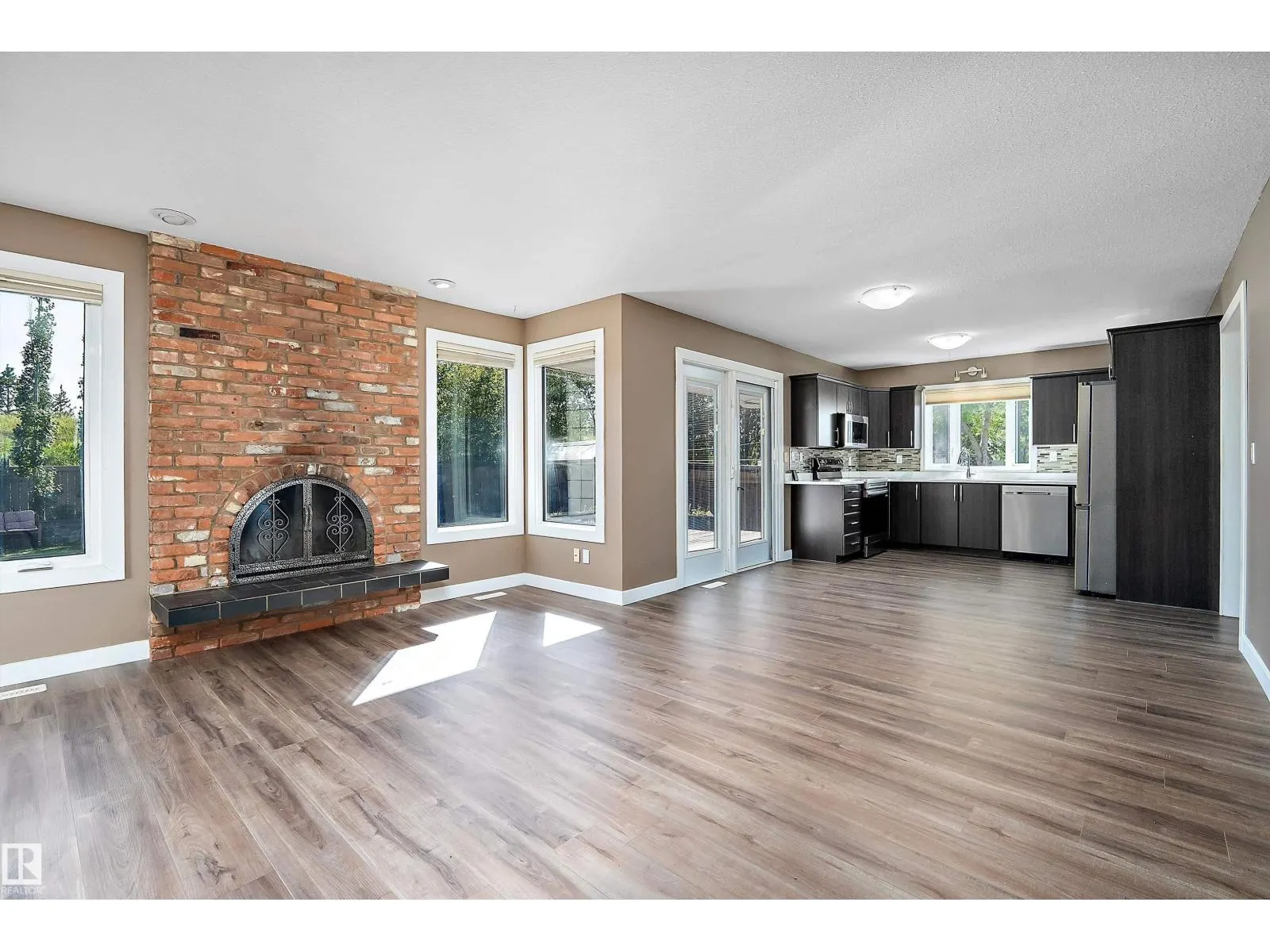 18211 80 AV NW