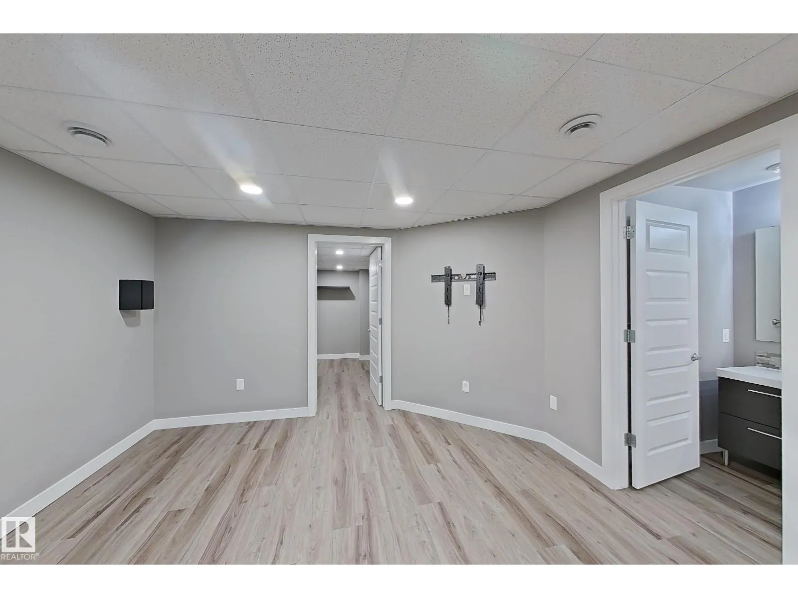 2336 70 ST SW