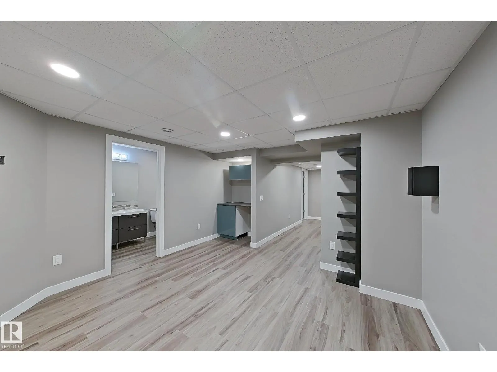 2336 70 ST SW