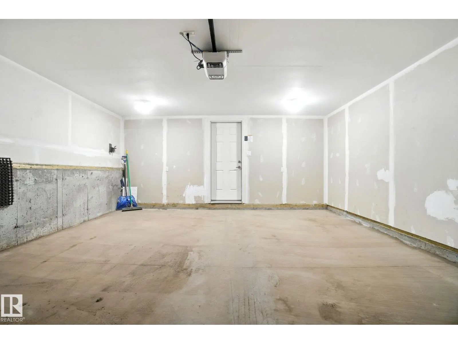 #124 2905 141 ST SW