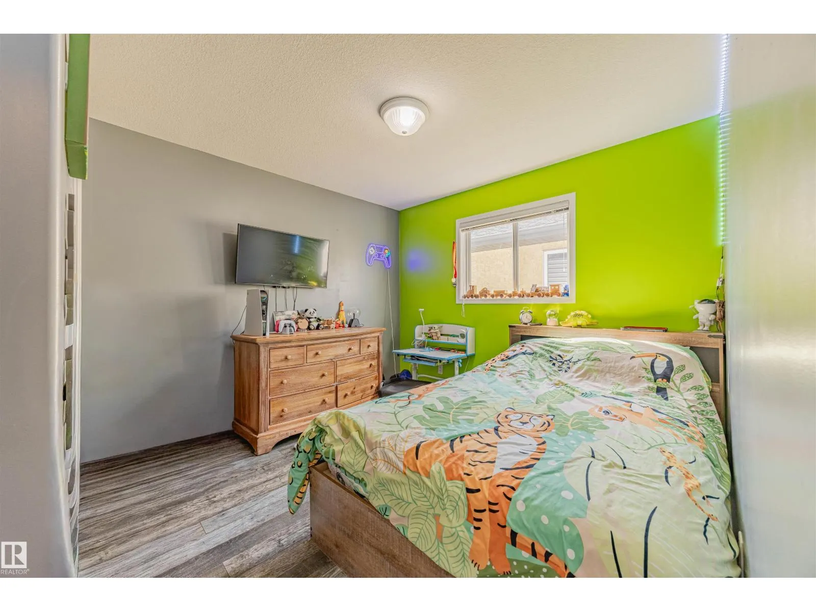 7808 163 AV NW